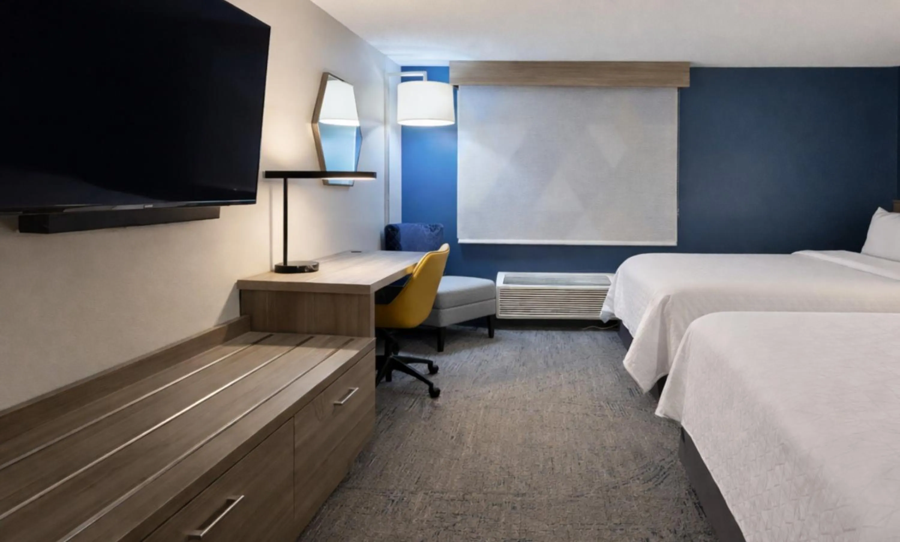 Photo of the whole room, Bed in Holiday Inn Express Hotel & Suites St. Paul - Woodbury by IHG