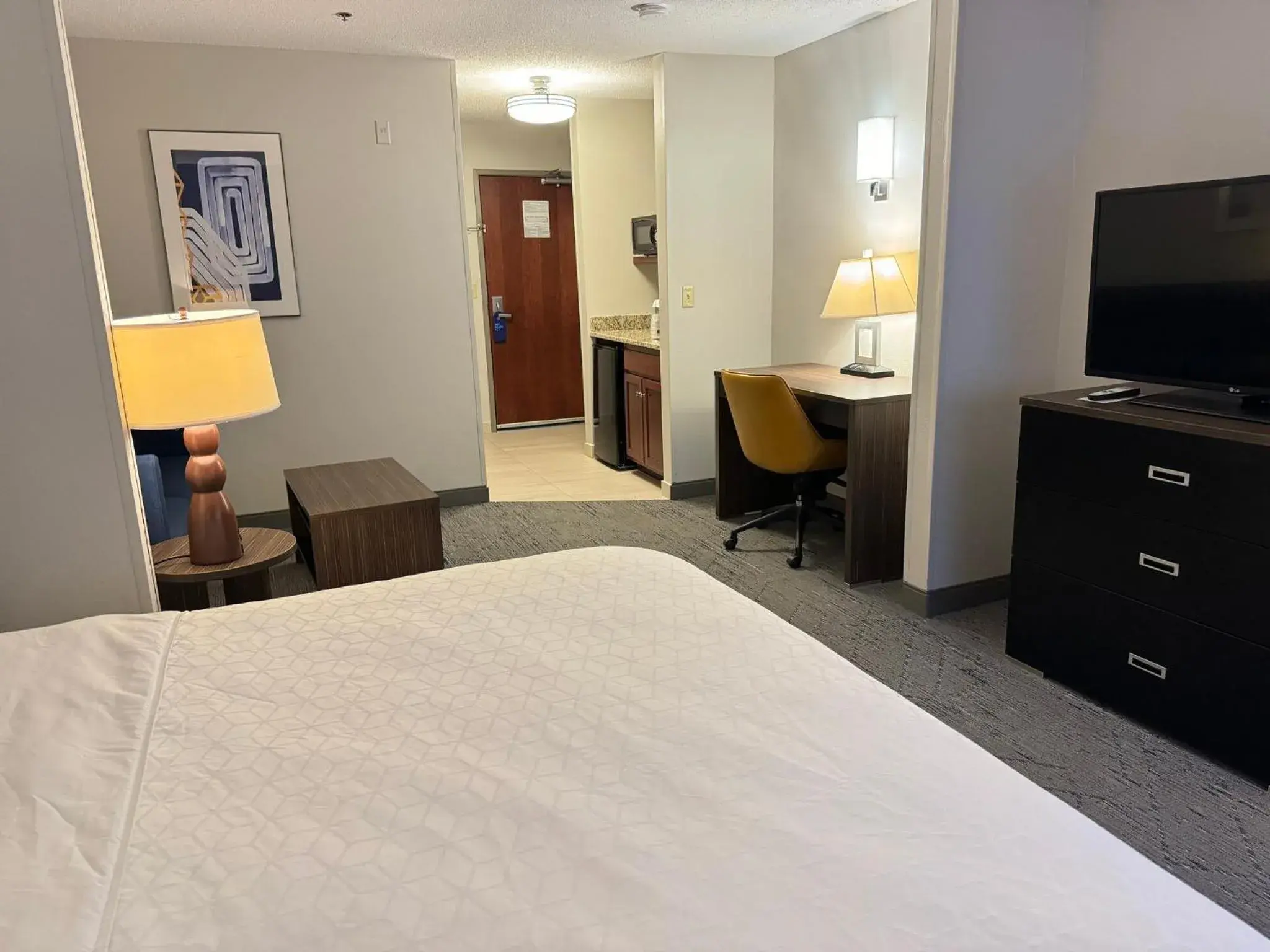 Photo of the whole room, Bed in Holiday Inn Express Hotel & Suites St. Paul - Woodbury by IHG Photo of the whole room, Bed in Holiday Inn Express Hotel & Suites St. Paul - Woodbury by IHG