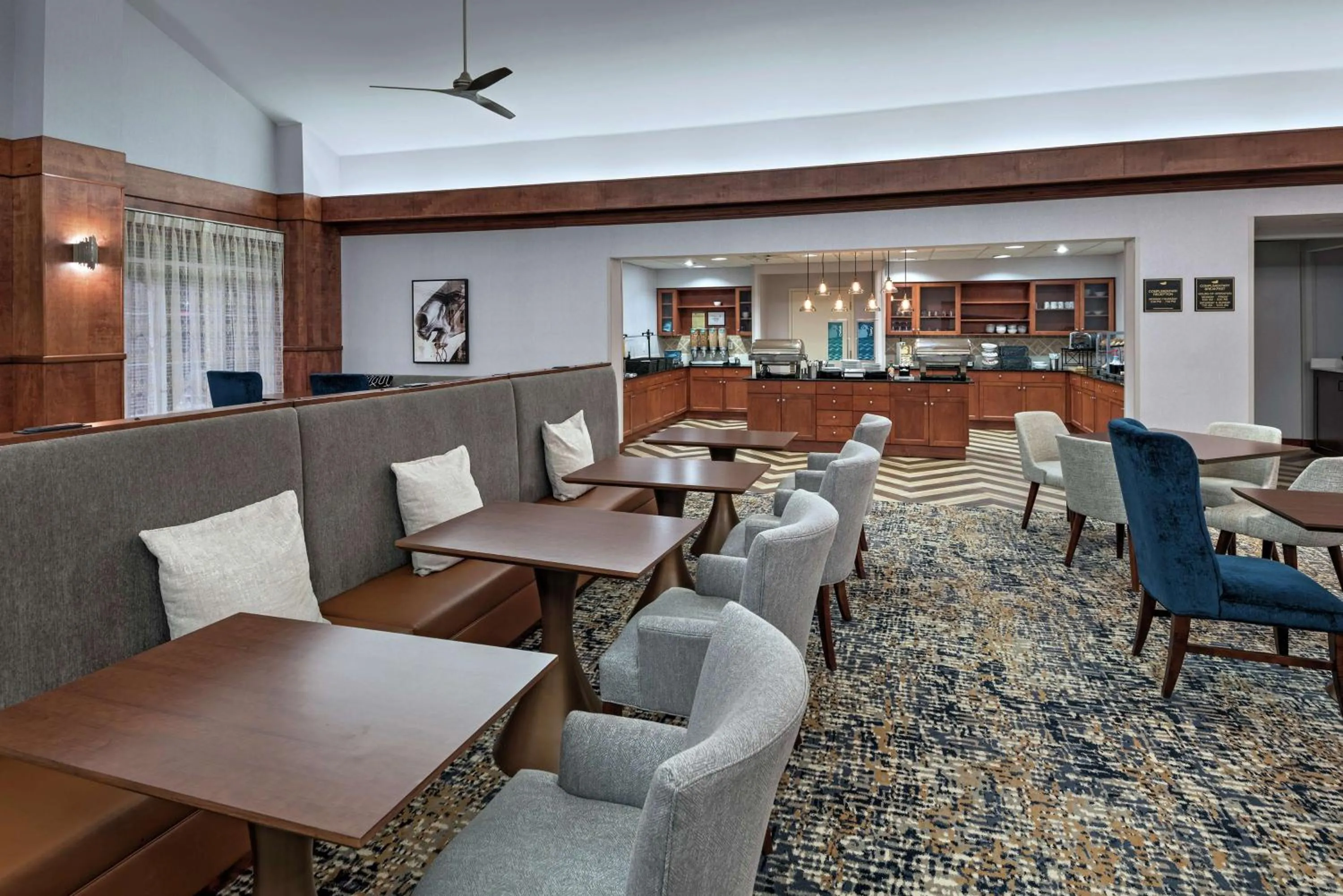 Dining area in Homewood Suites by Hilton College Station