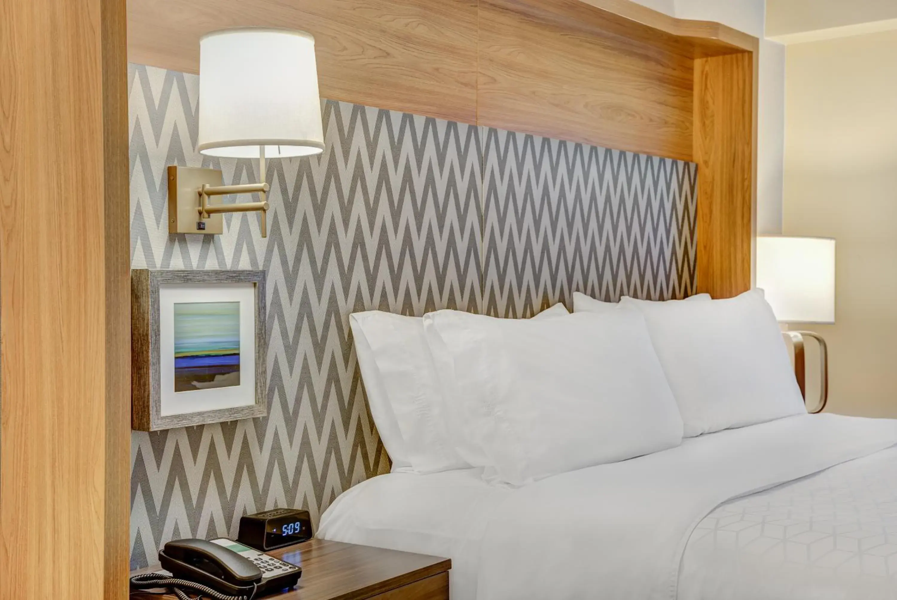 Bed in Holiday Inn East Windsor by IHG Bed in Holiday Inn East Windsor by IHG