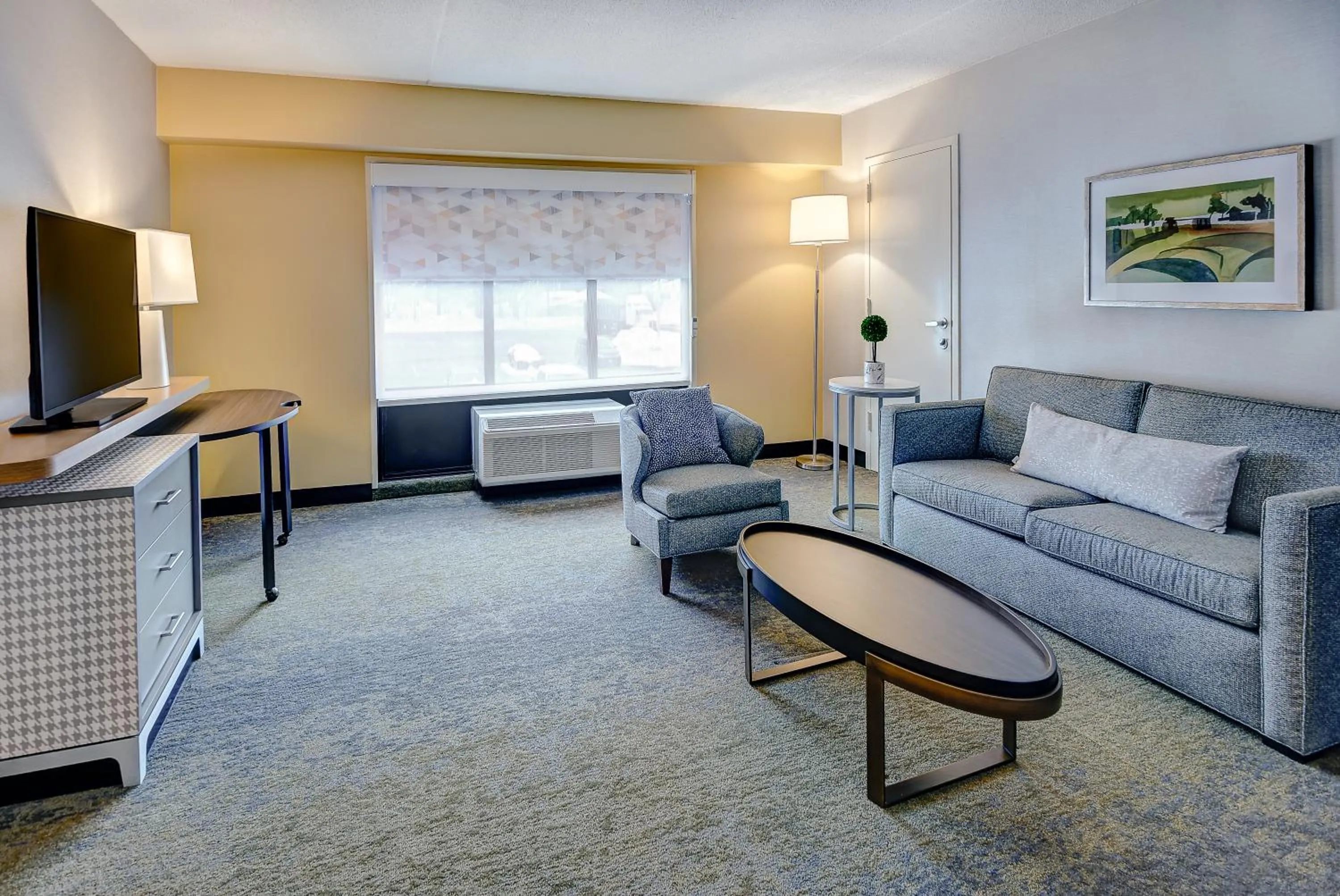 Living room in Holiday Inn East Windsor by IHG