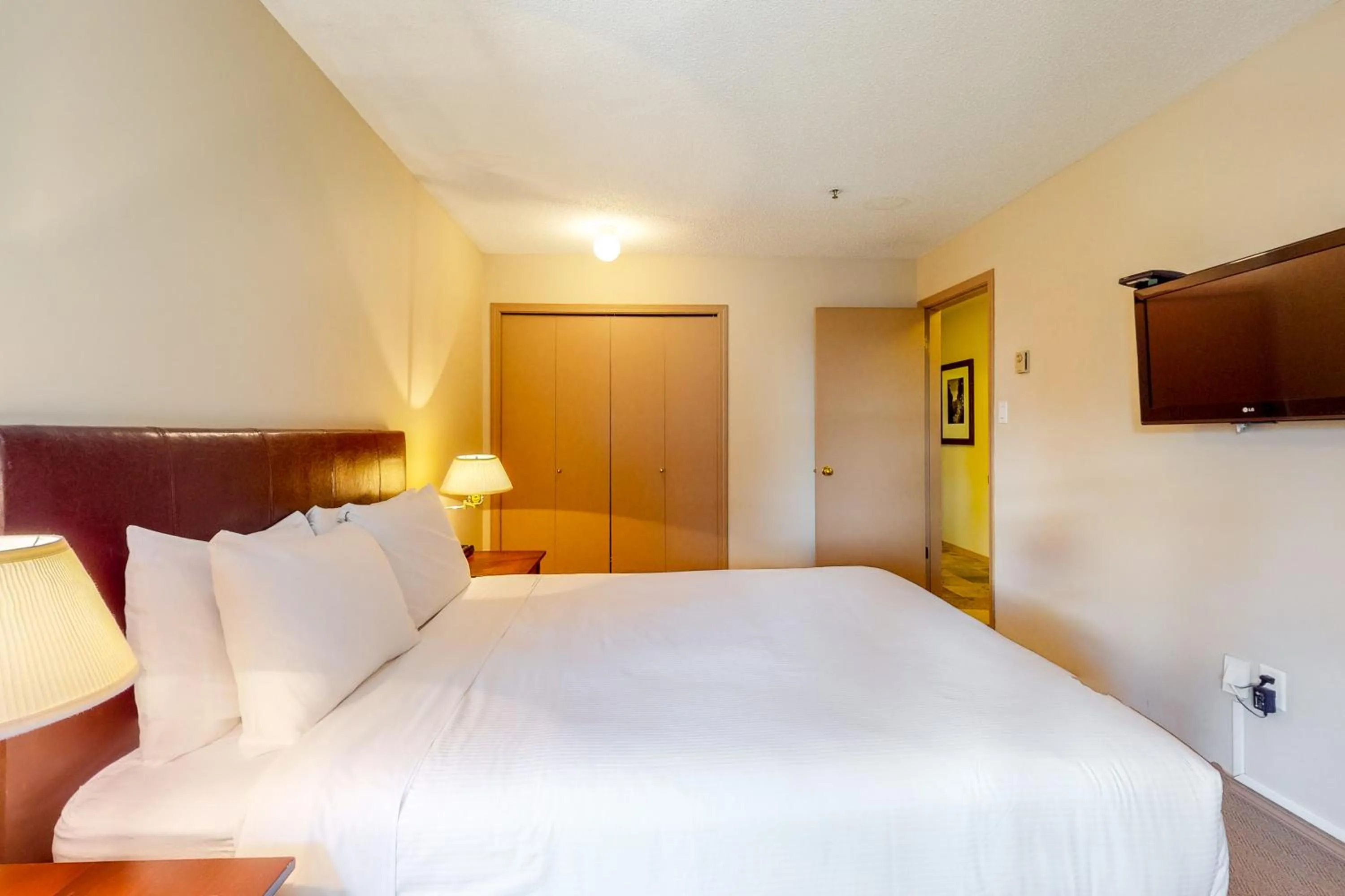 Bed in Glacier Lodge
