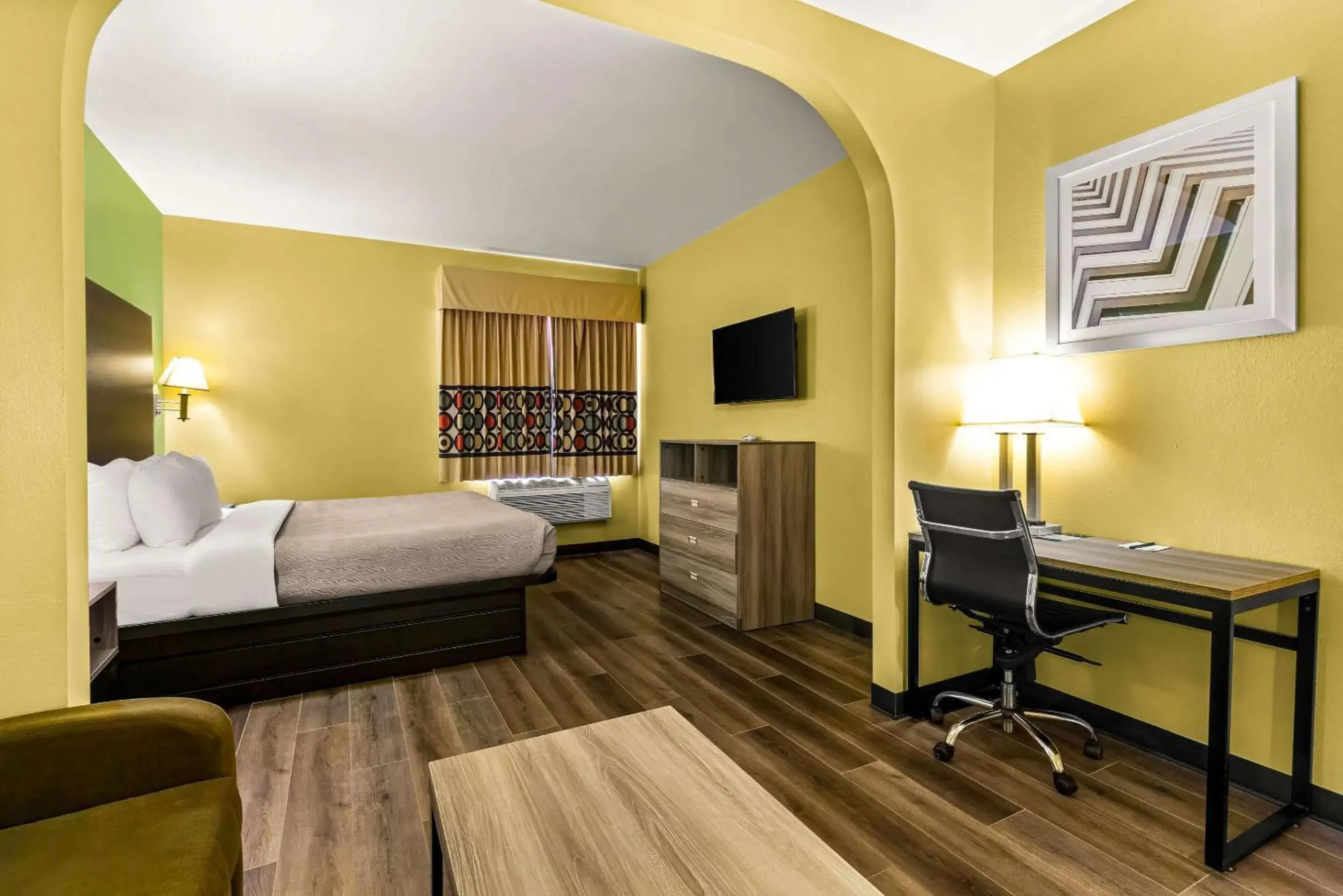 Bedroom, Bed in Quality Inn Bay City TX Bedroom, Bed in Quality Inn Bay City TX