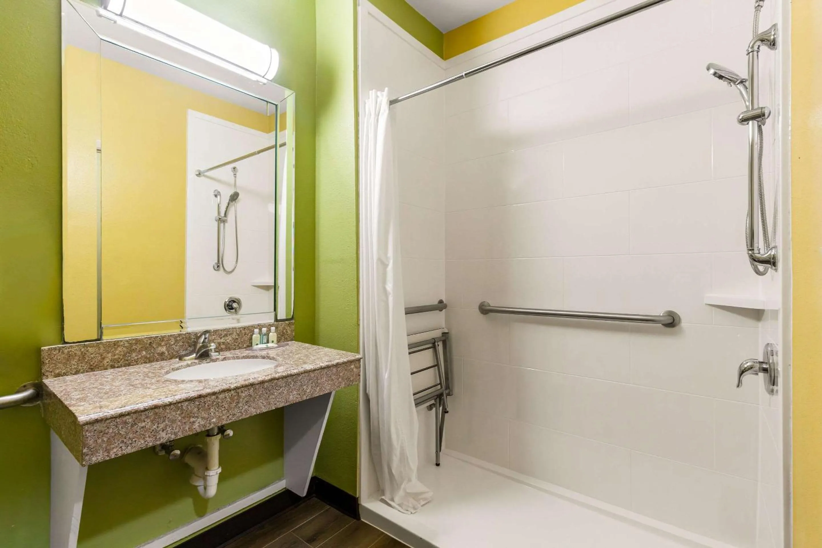 Bedroom in Quality Inn Bay City TX