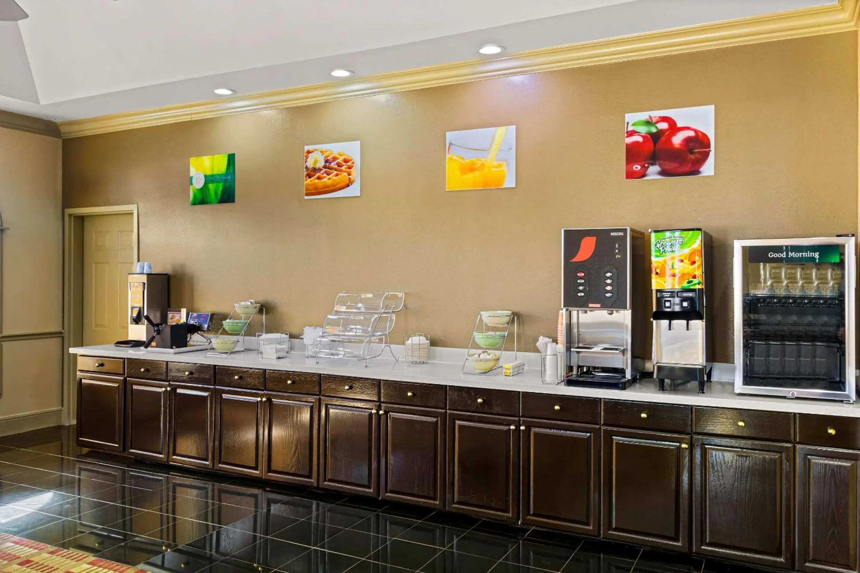 Breakfast in Quality Inn Bay City TX