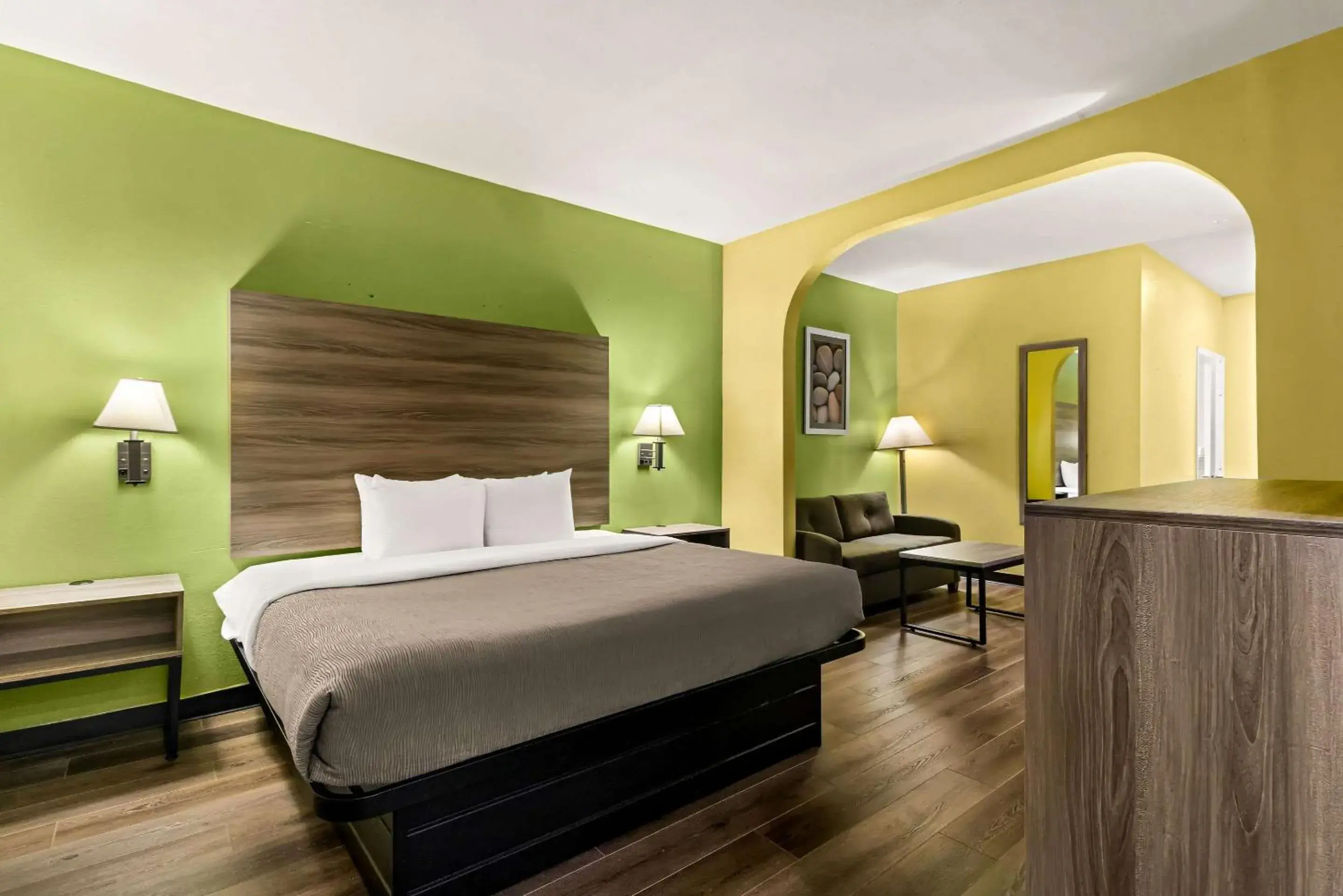 Bedroom, Bed in Quality Inn Bay City TX Bedroom, Bed in Quality Inn Bay City TX