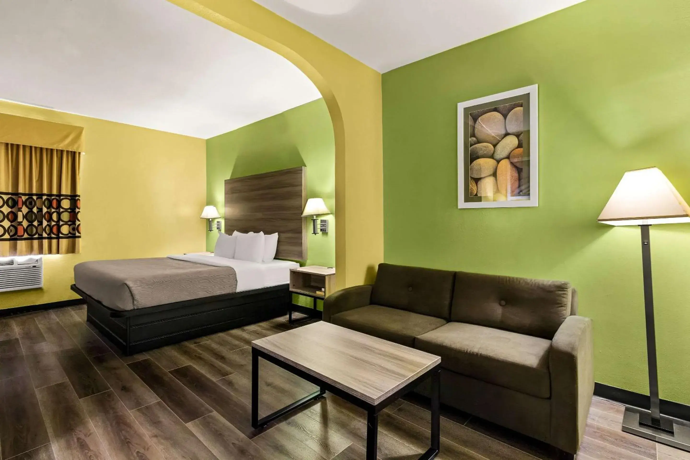 Bedroom, Bed in Quality Inn Bay City TX Bedroom, Bed in Quality Inn Bay City TX