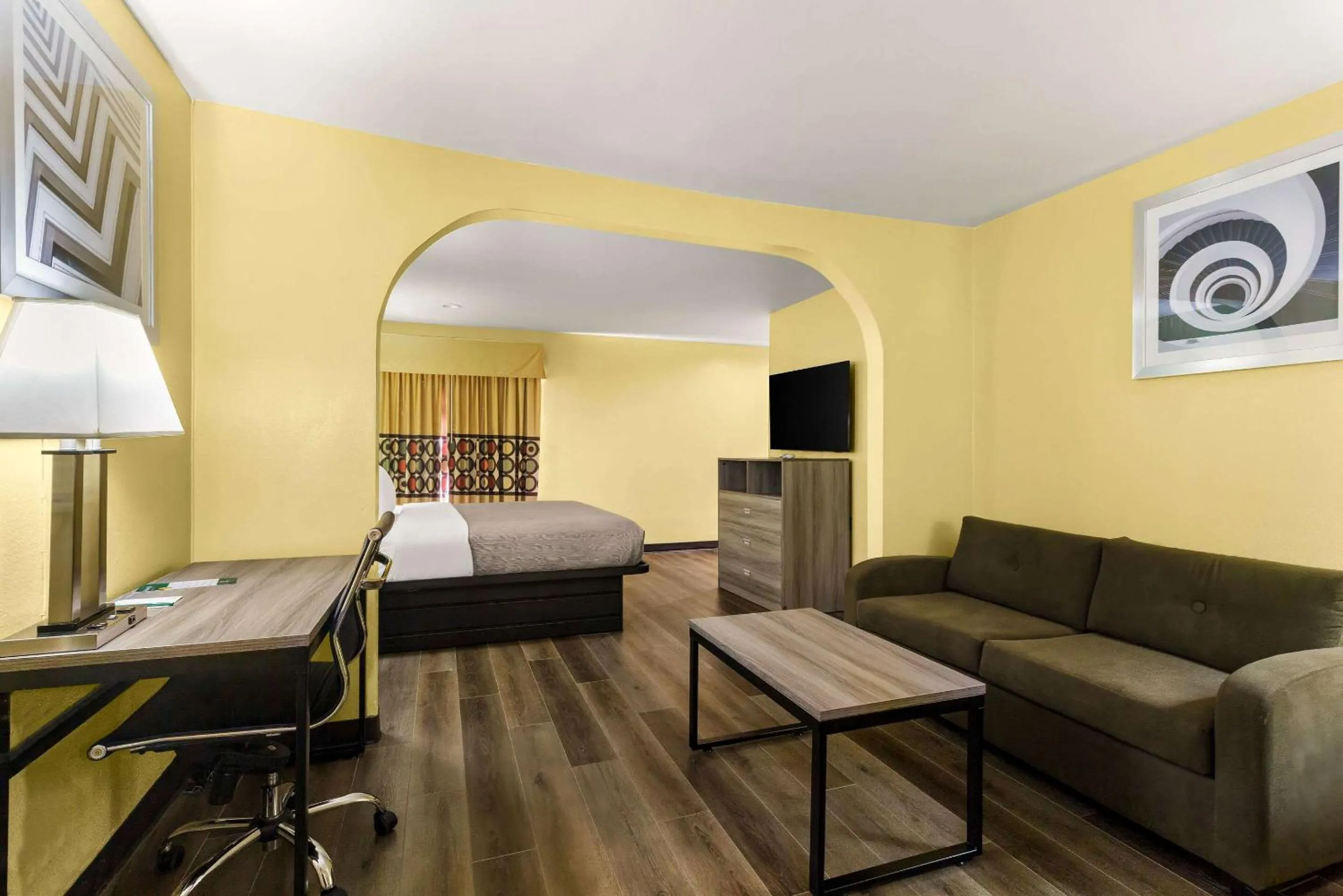 Bedroom, Bed in Quality Inn Bay City TX