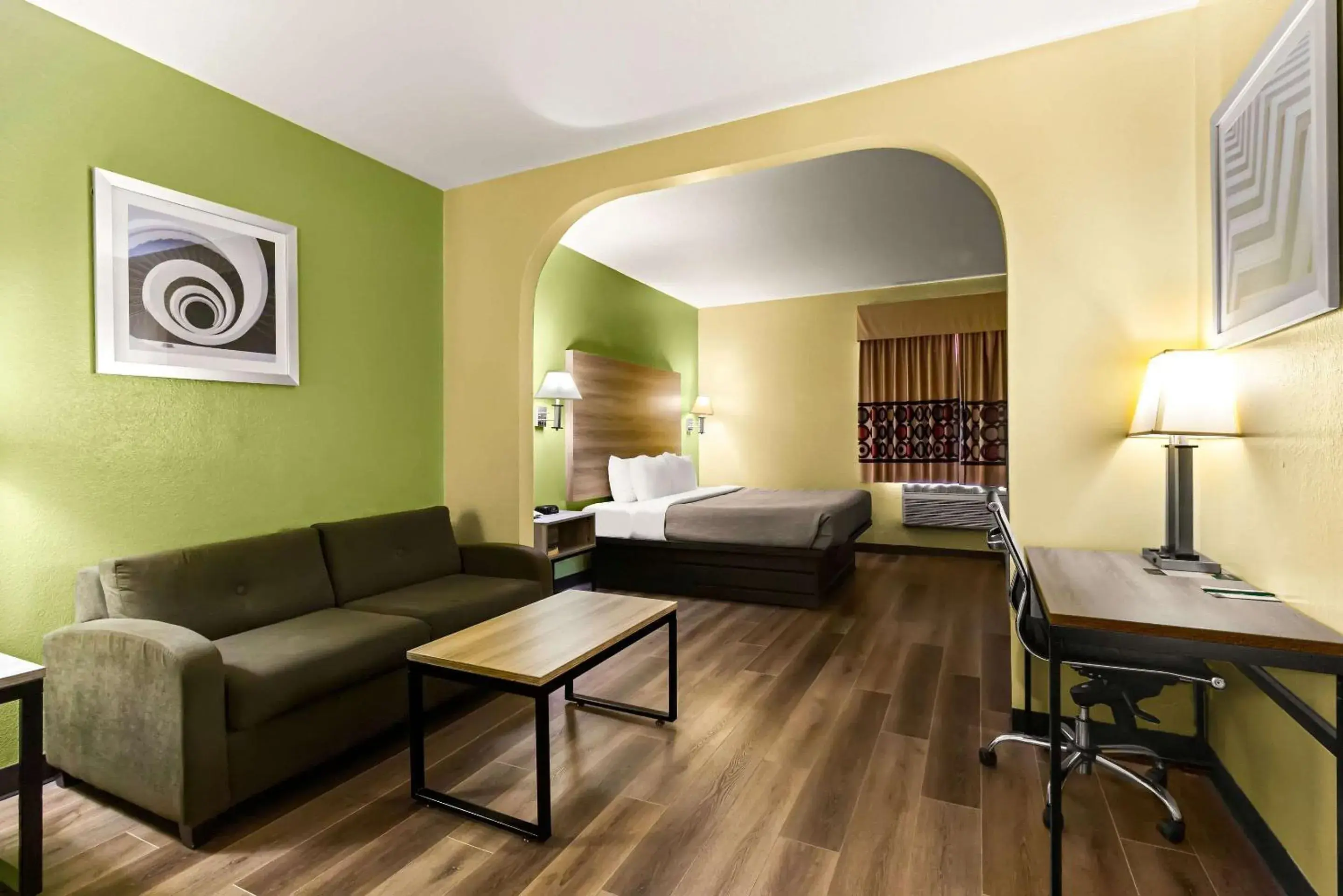 Bedroom, Bed in Quality Inn Bay City TX Bedroom, Bed in Quality Inn Bay City TX