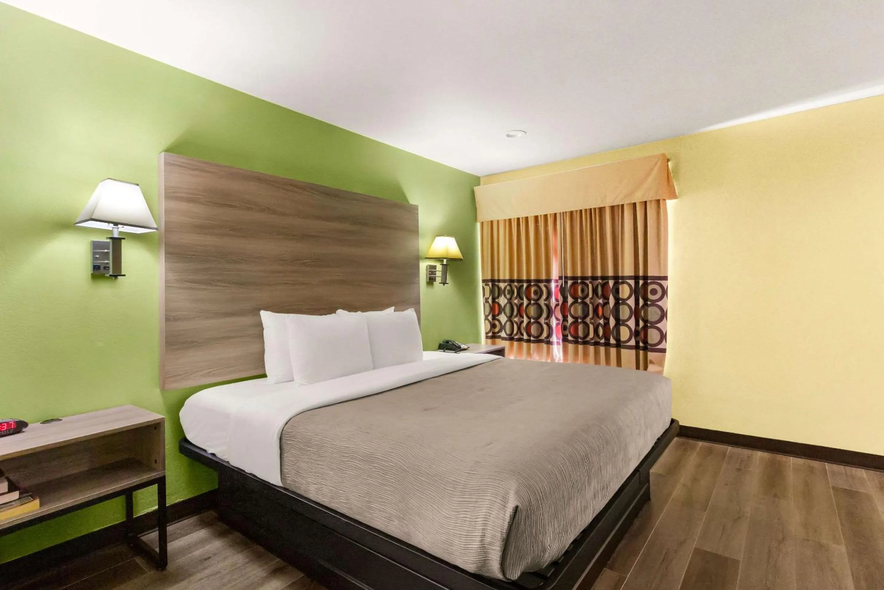 Bedroom, Bed in Quality Inn Bay City TX