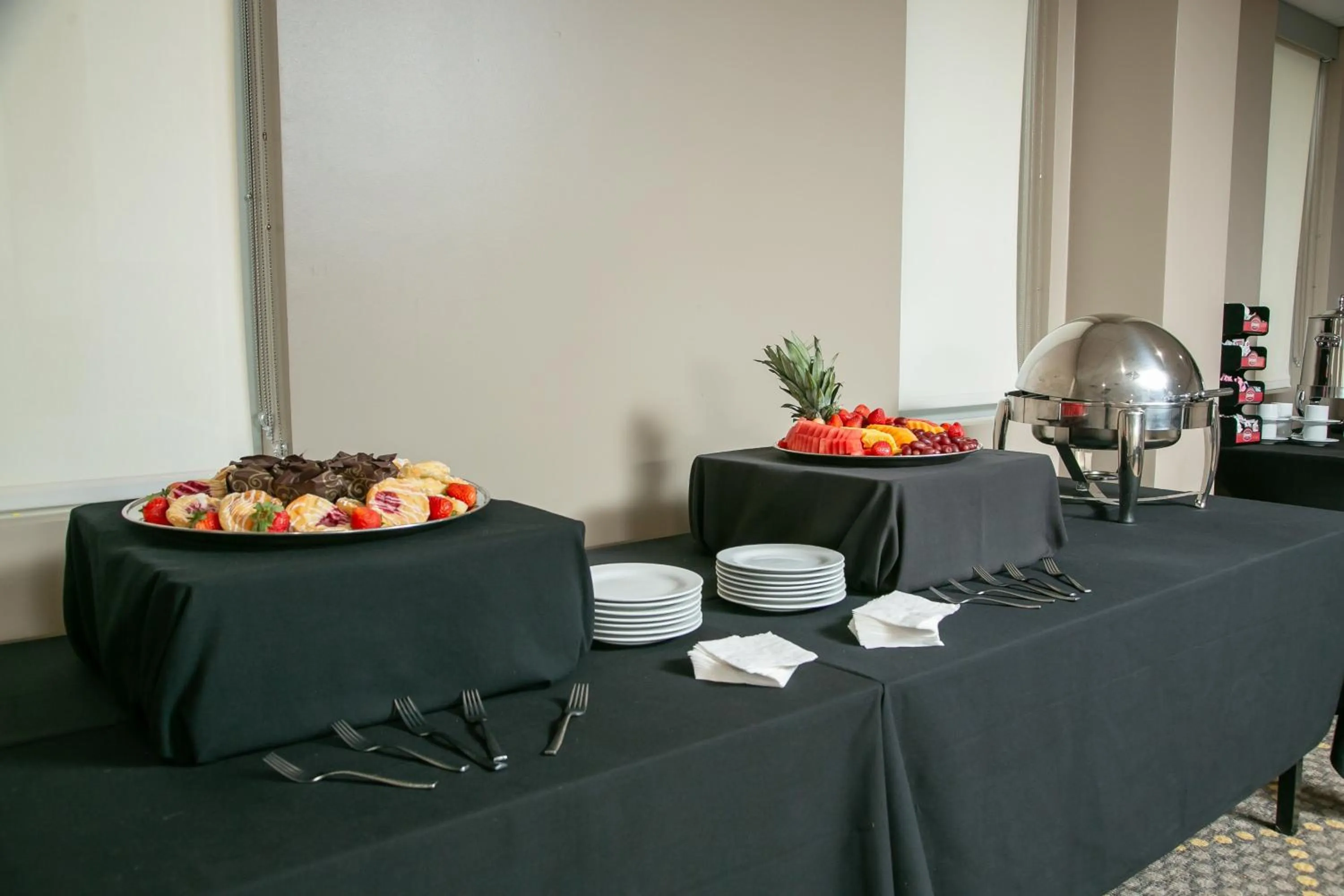 Meeting/conference room in Holiday Inn Metairie New Orleans by IHG