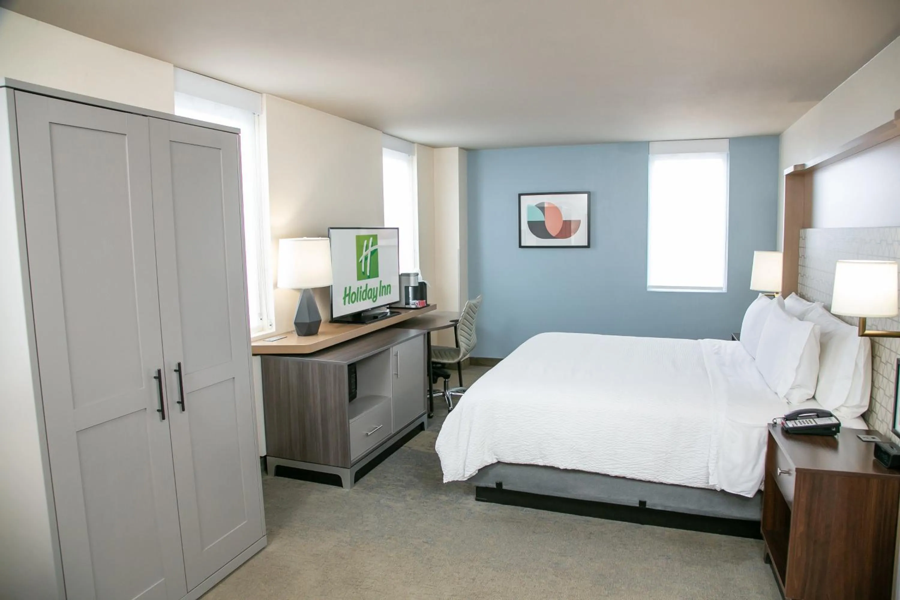 Photo of the whole room, Bed in Holiday Inn Metairie New Orleans by IHG