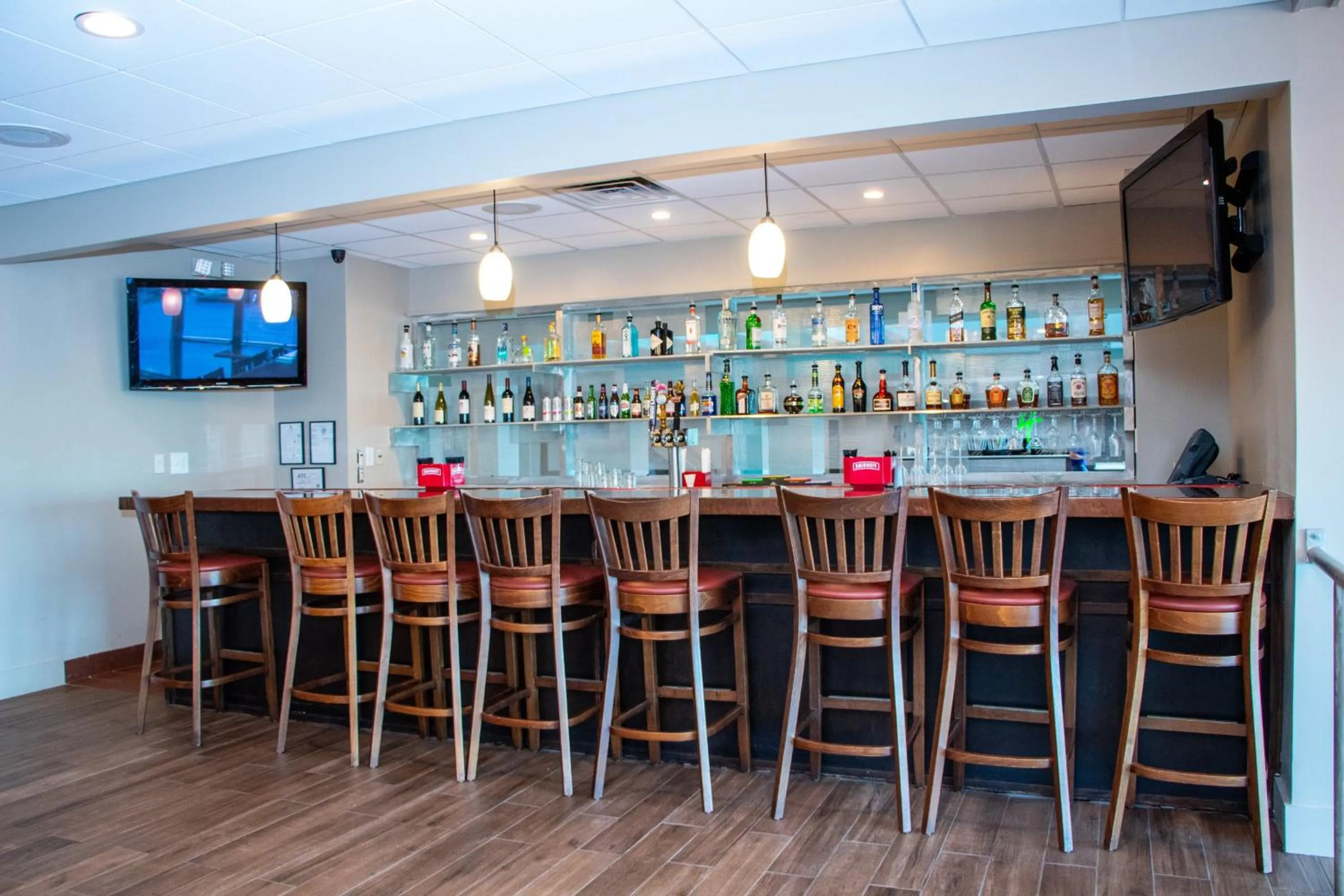 Lounge or bar in Holiday Inn Metairie New Orleans by IHG