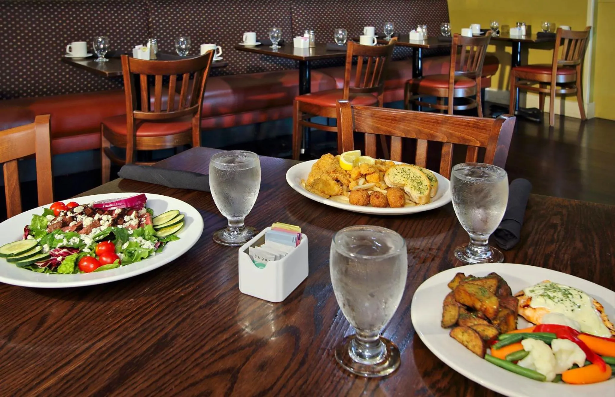 Restaurant/places to eat in Holiday Inn Metairie New Orleans by IHG