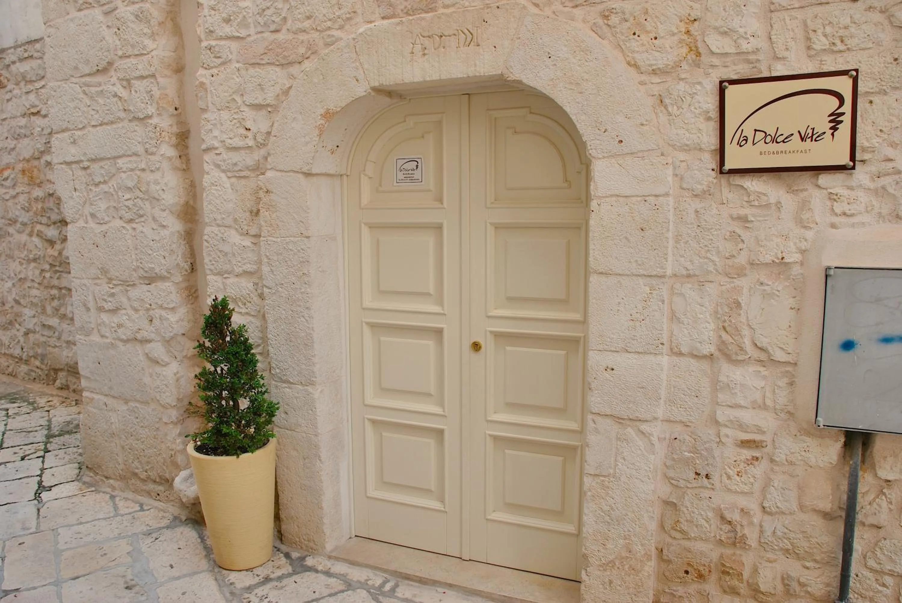 Facade/entrance in La Dolce Vite