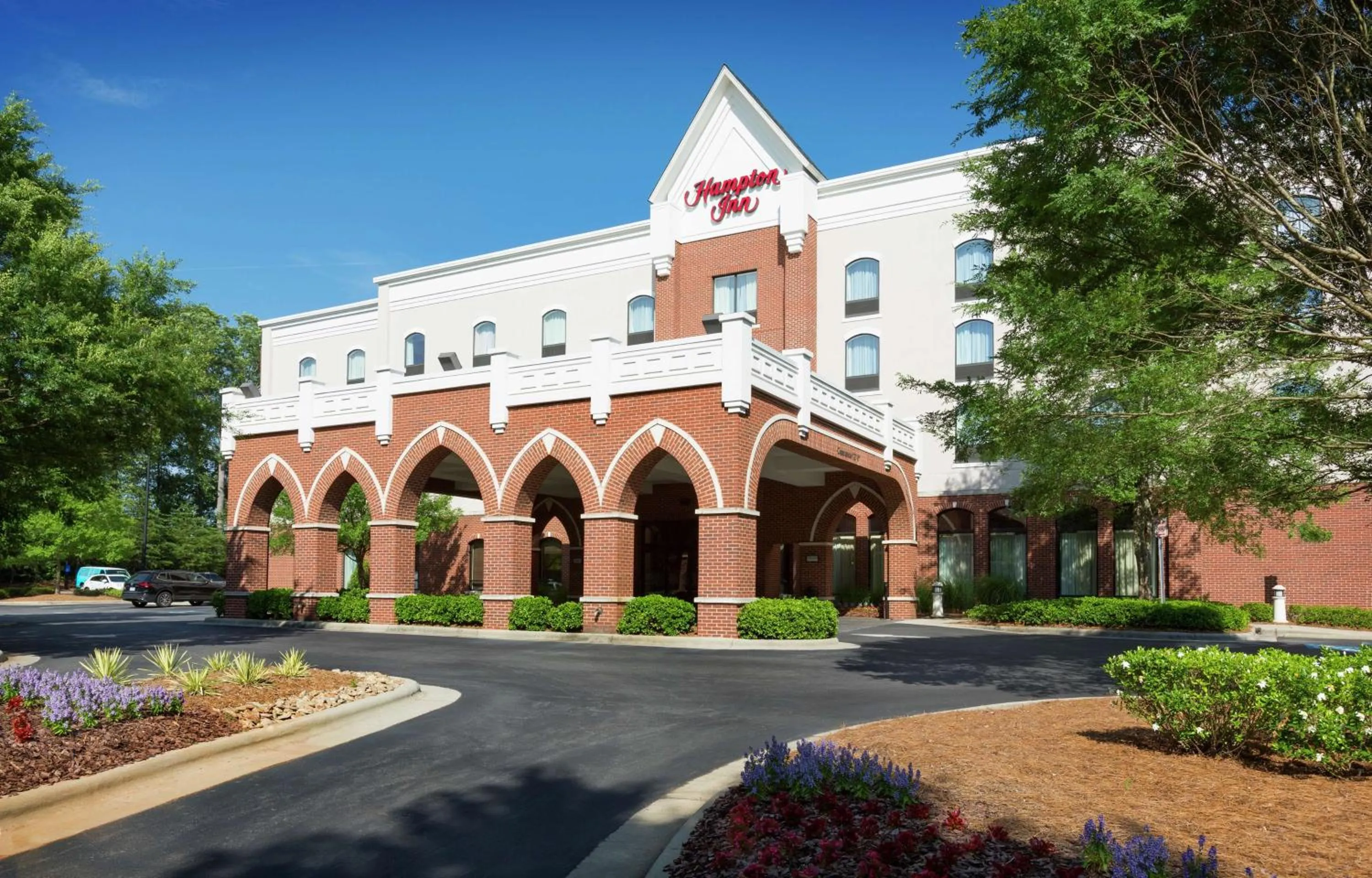 Property building in Hampton Inn Belmont at Montcross