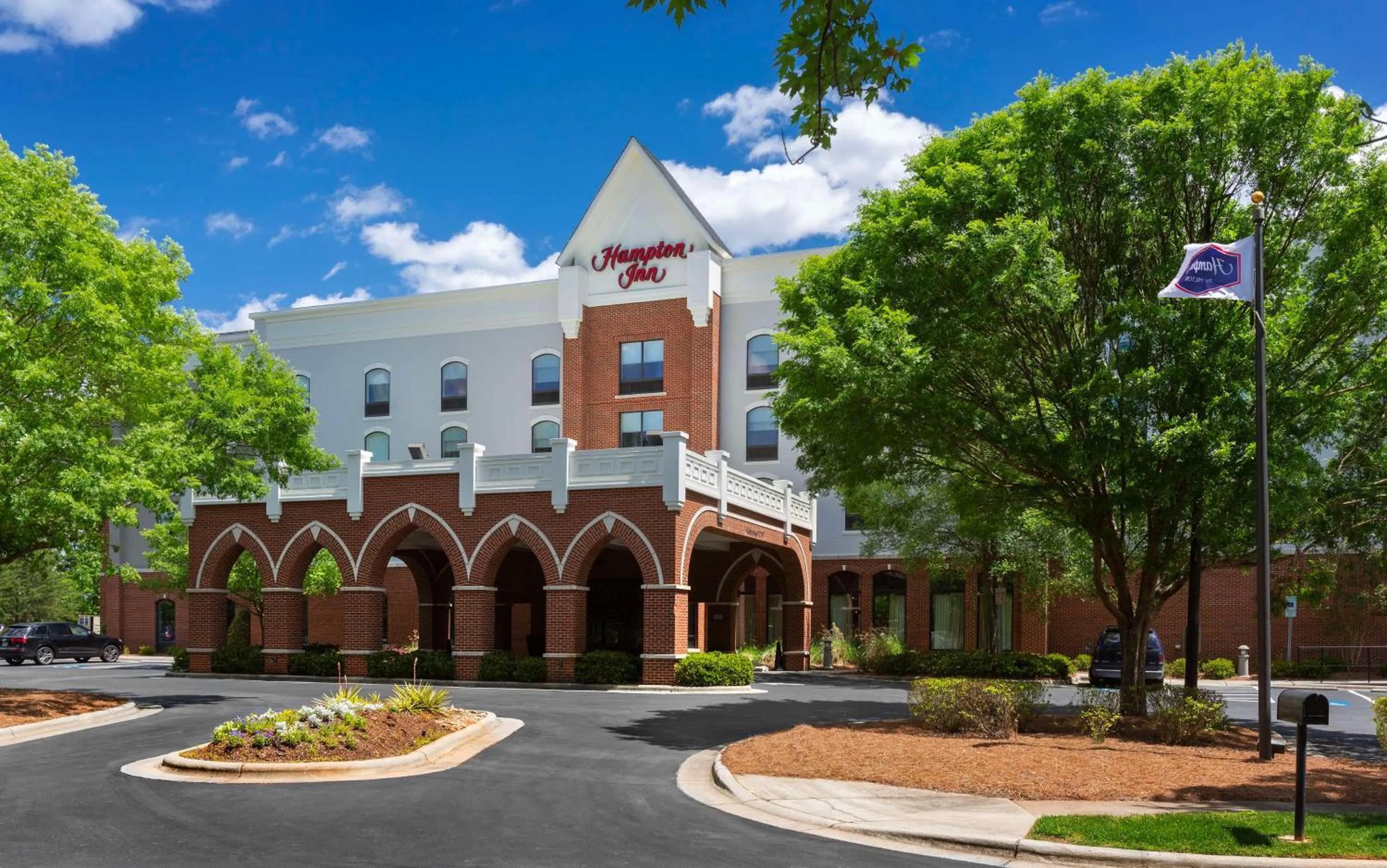 Property building in Hampton Inn Belmont at Montcross