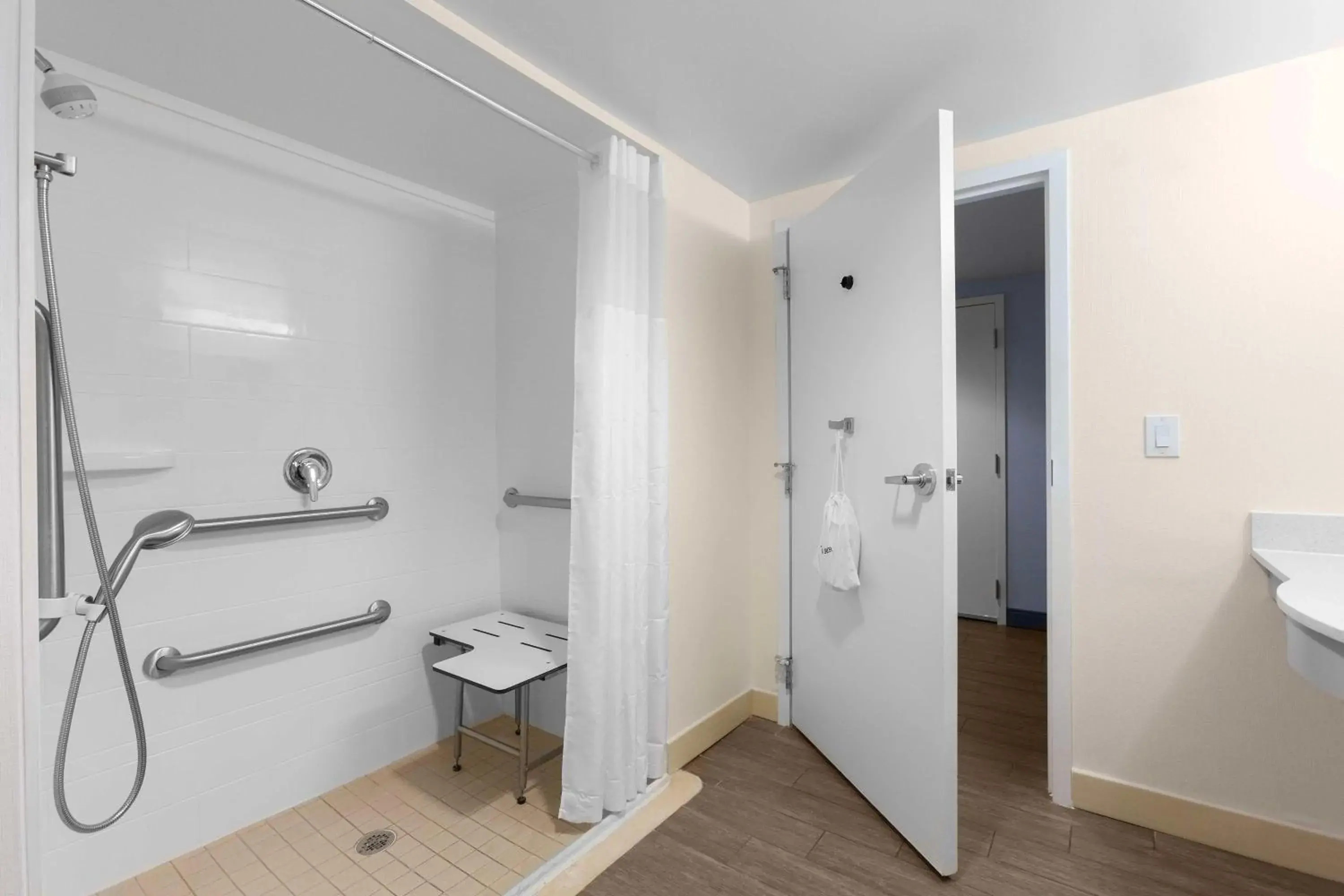 Bathroom in Hampton Inn Belmont at Montcross Bathroom in Hampton Inn Belmont at Montcross