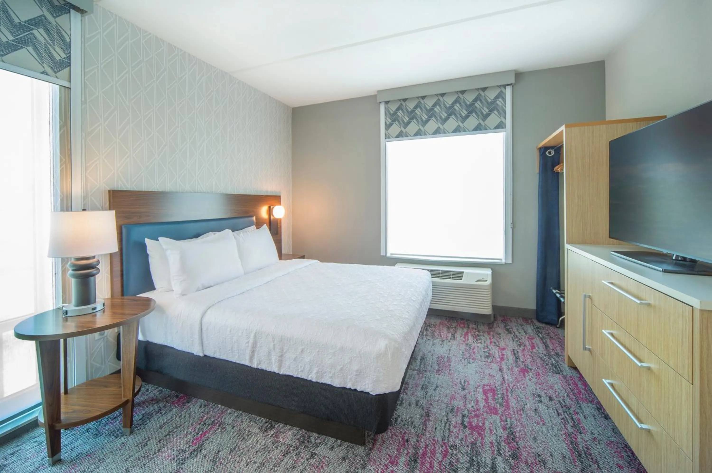 Bed in Home2 Suites by Hilton Saratoga Malta