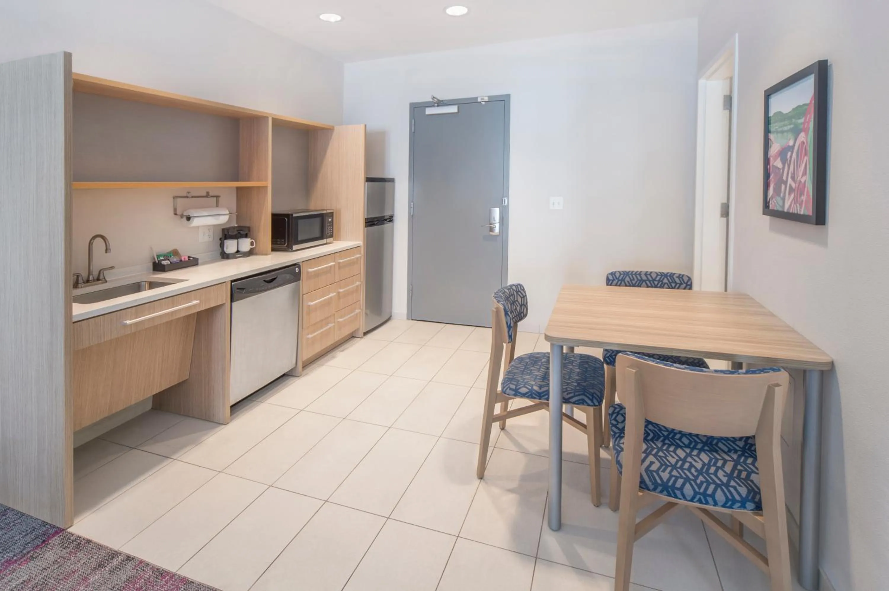 Kitchen or kitchenette in Home2 Suites by Hilton Saratoga Malta