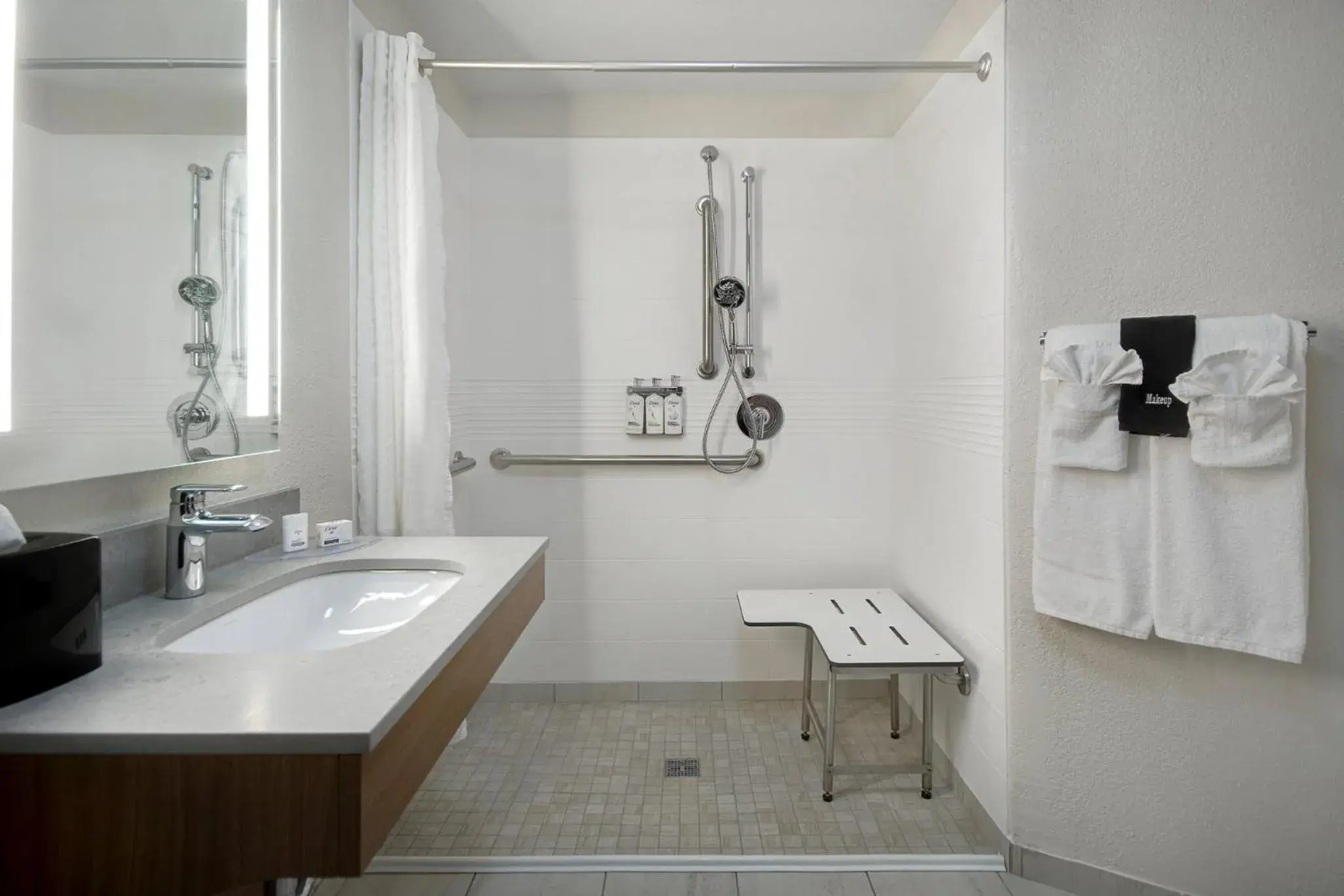 Queen Studio - Disability Access/Roll-in Shower/Non-Smoking in Candlewood Suites Columbia-Fort Jackson by IHG Queen Studio - Disability Access/Roll-in Shower/Non-Smoking in Candlewood Suites Columbia-Fort Jackson by IHG