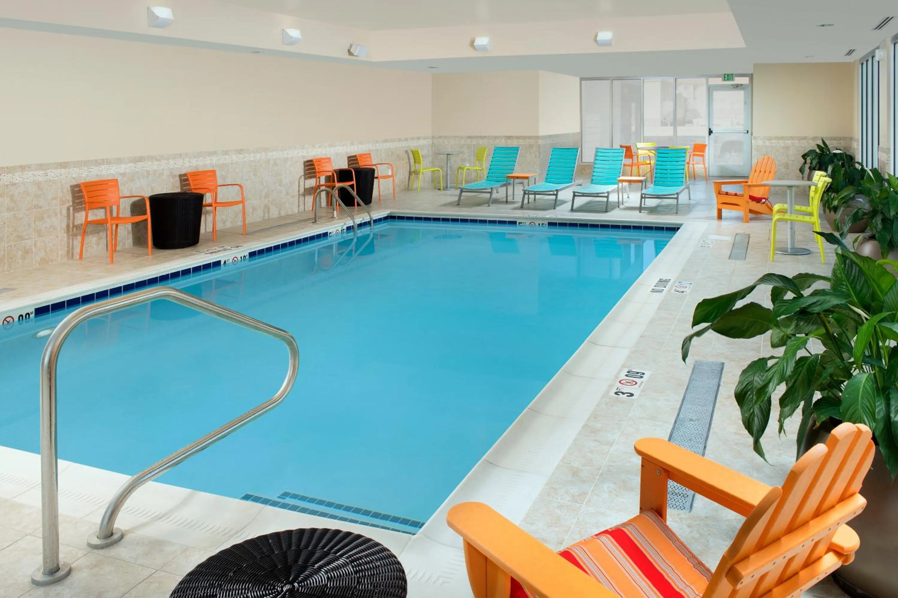 Swimming pool in Home2 Suites by Hilton Denver International Airport