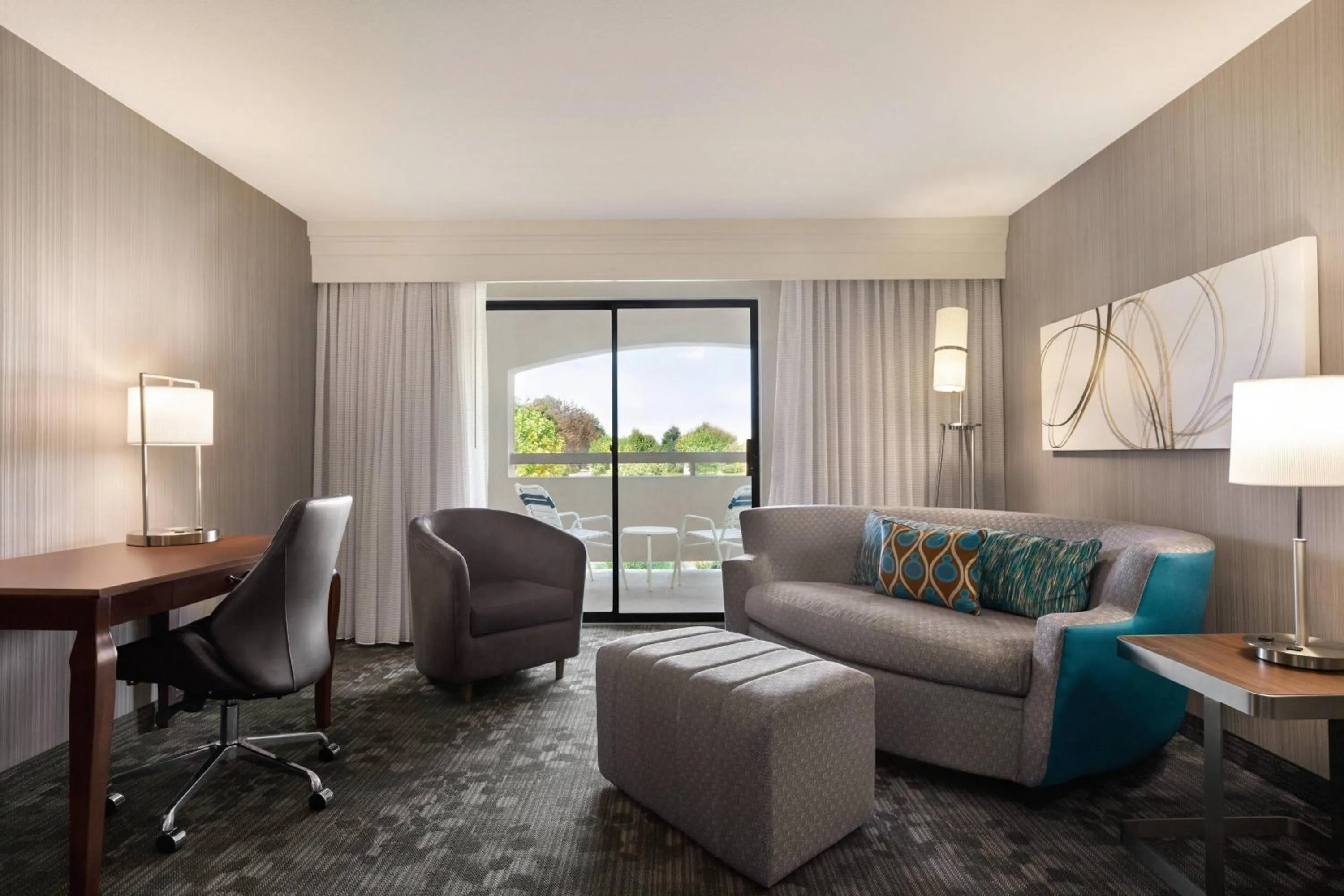 Living room in Courtyard By Marriott Salinas Monterey