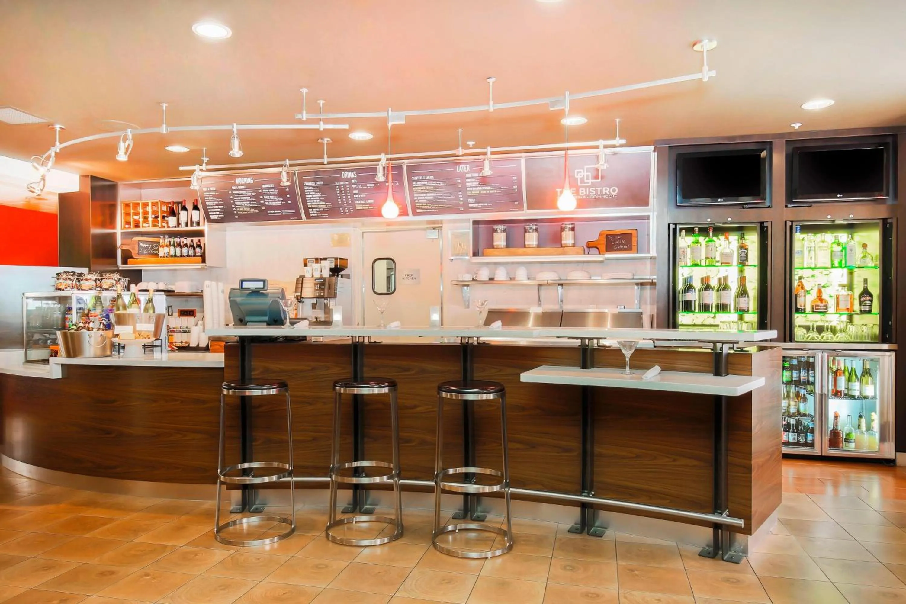 Lounge or bar in Courtyard By Marriott Salinas Monterey