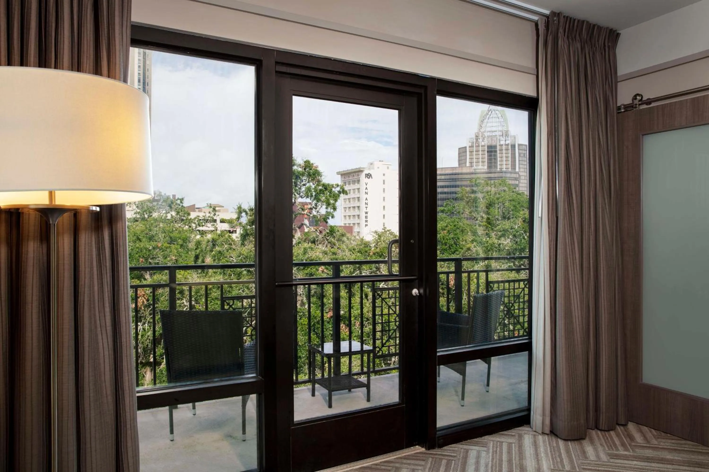 View (from property/room), Bed in Hilton Garden Inn Mobile Downtown