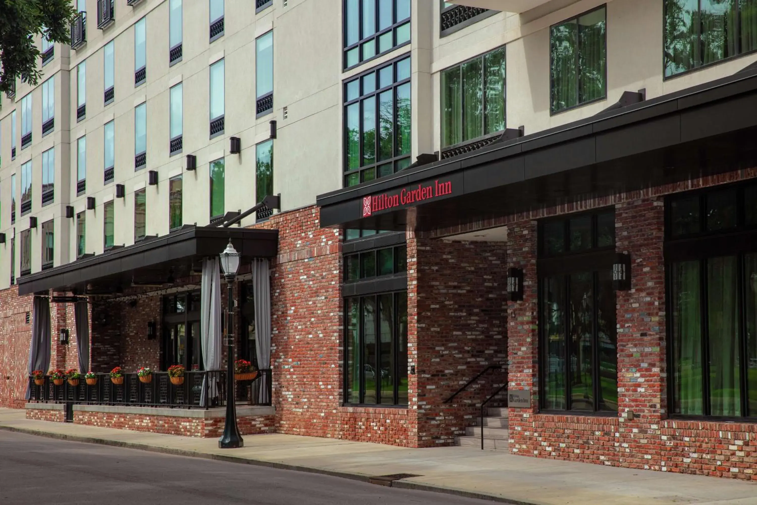 Property building in Hilton Garden Inn Mobile Downtown Property building in Hilton Garden Inn Mobile Downtown