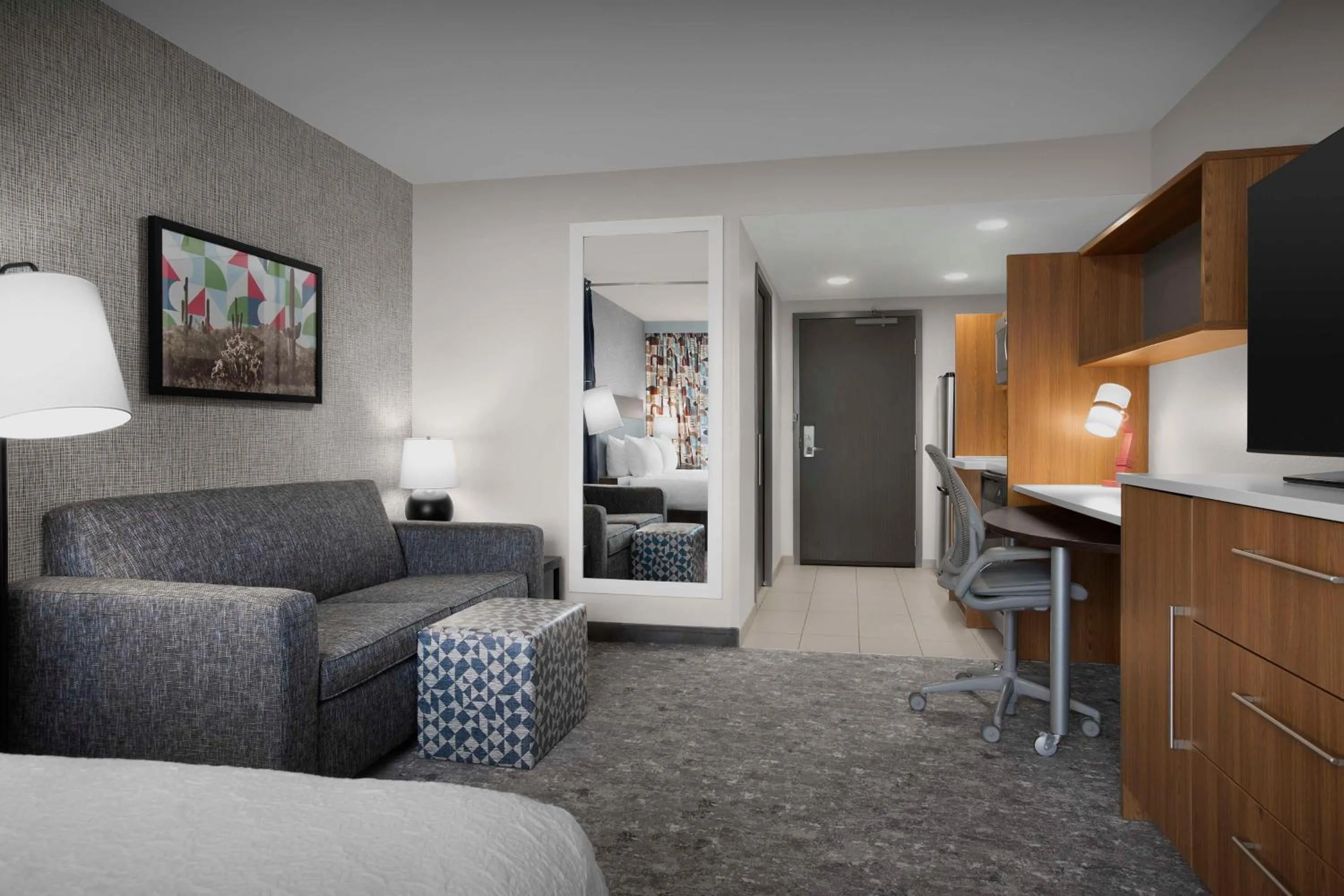 Living room, Bed in Home2 Suites by Hilton Phoenix Chandler