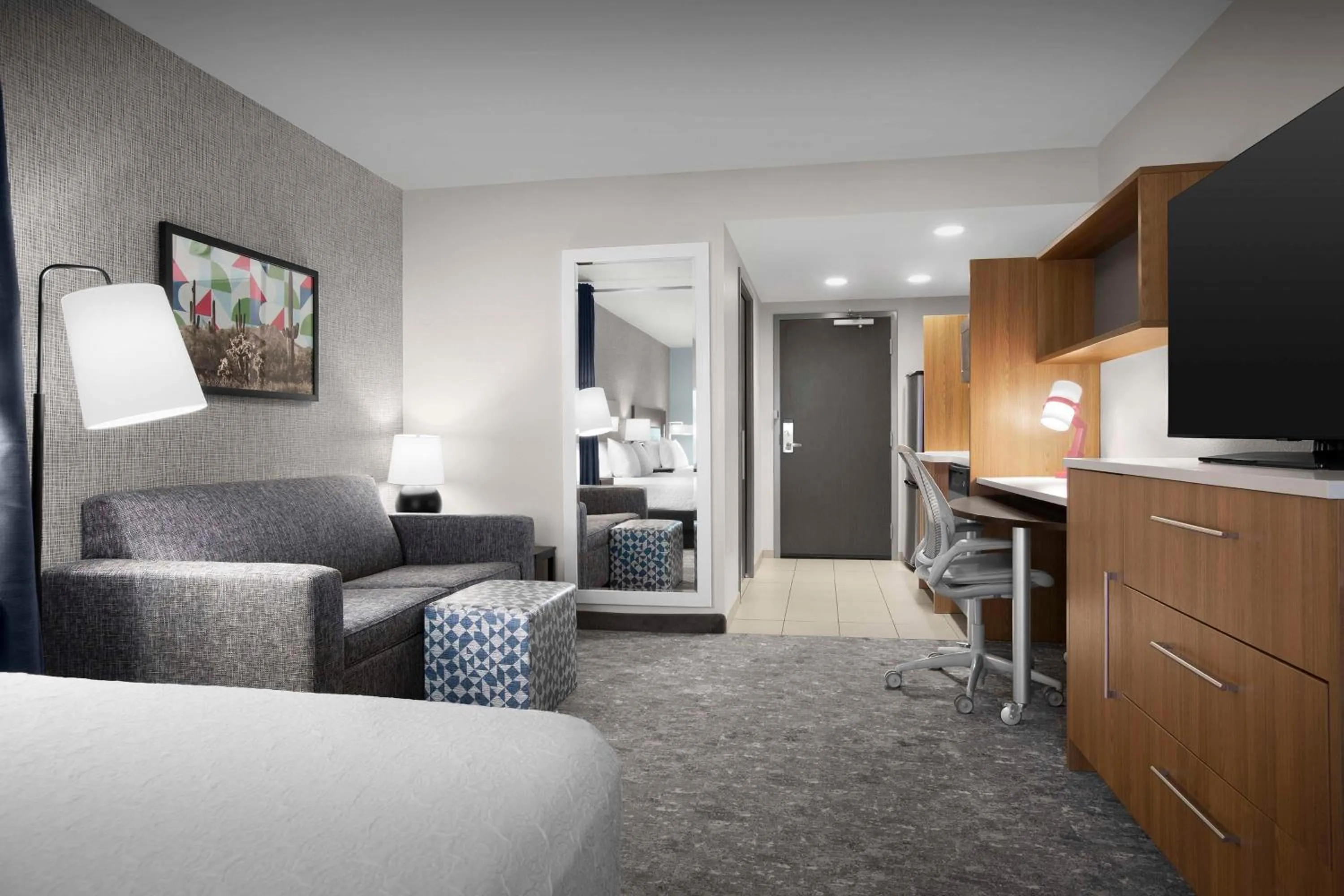 Living room, Bed in Home2 Suites by Hilton Phoenix Chandler