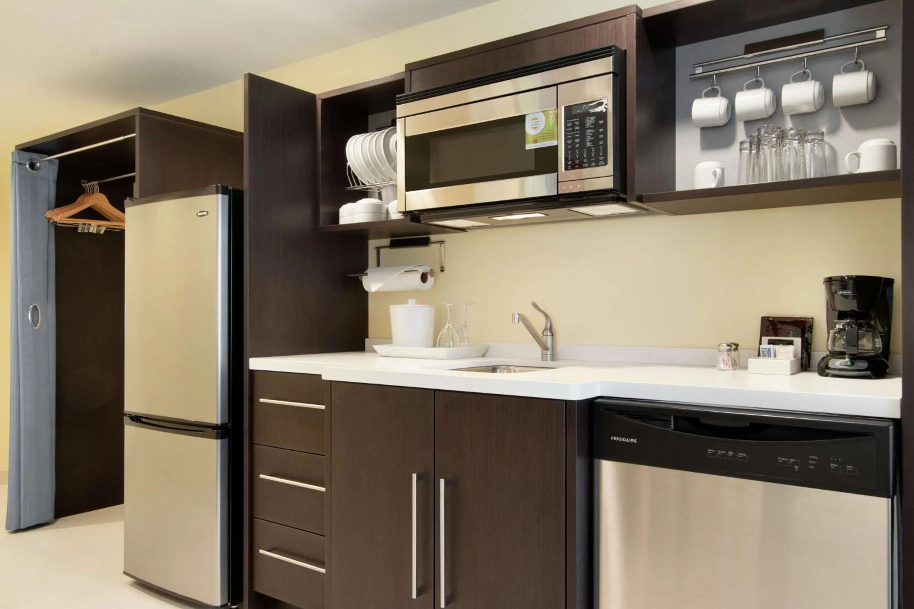 Kitchen or kitchenette in Home2 Suites by Hilton Fort St. John
