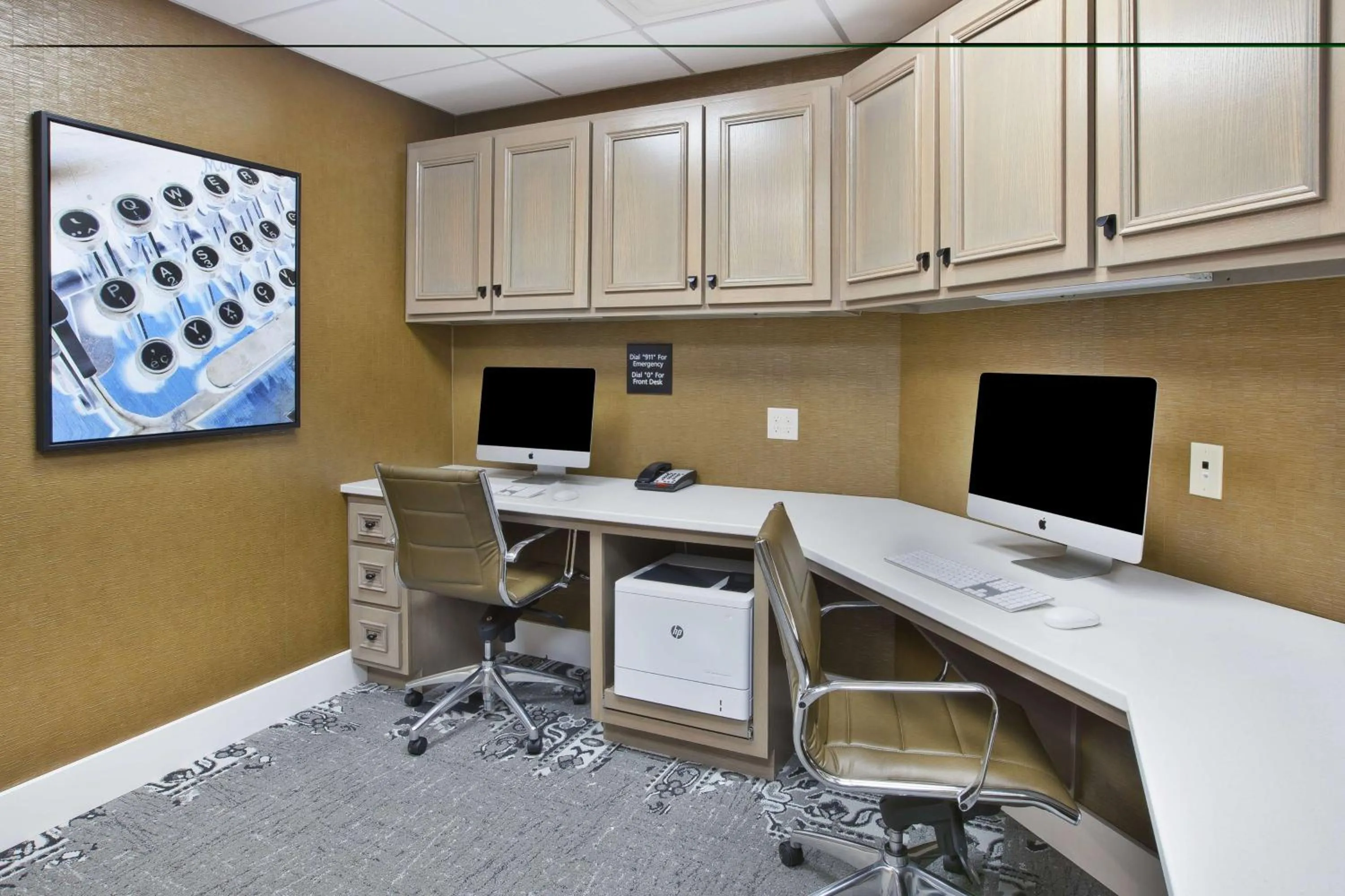 Business facilities in Hampton Inn & Suites Alliance