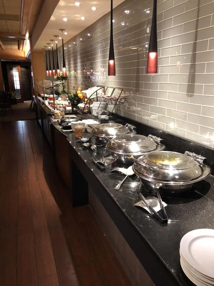 Breakfast in DoubleTree by Hilton Akron Fairlawn