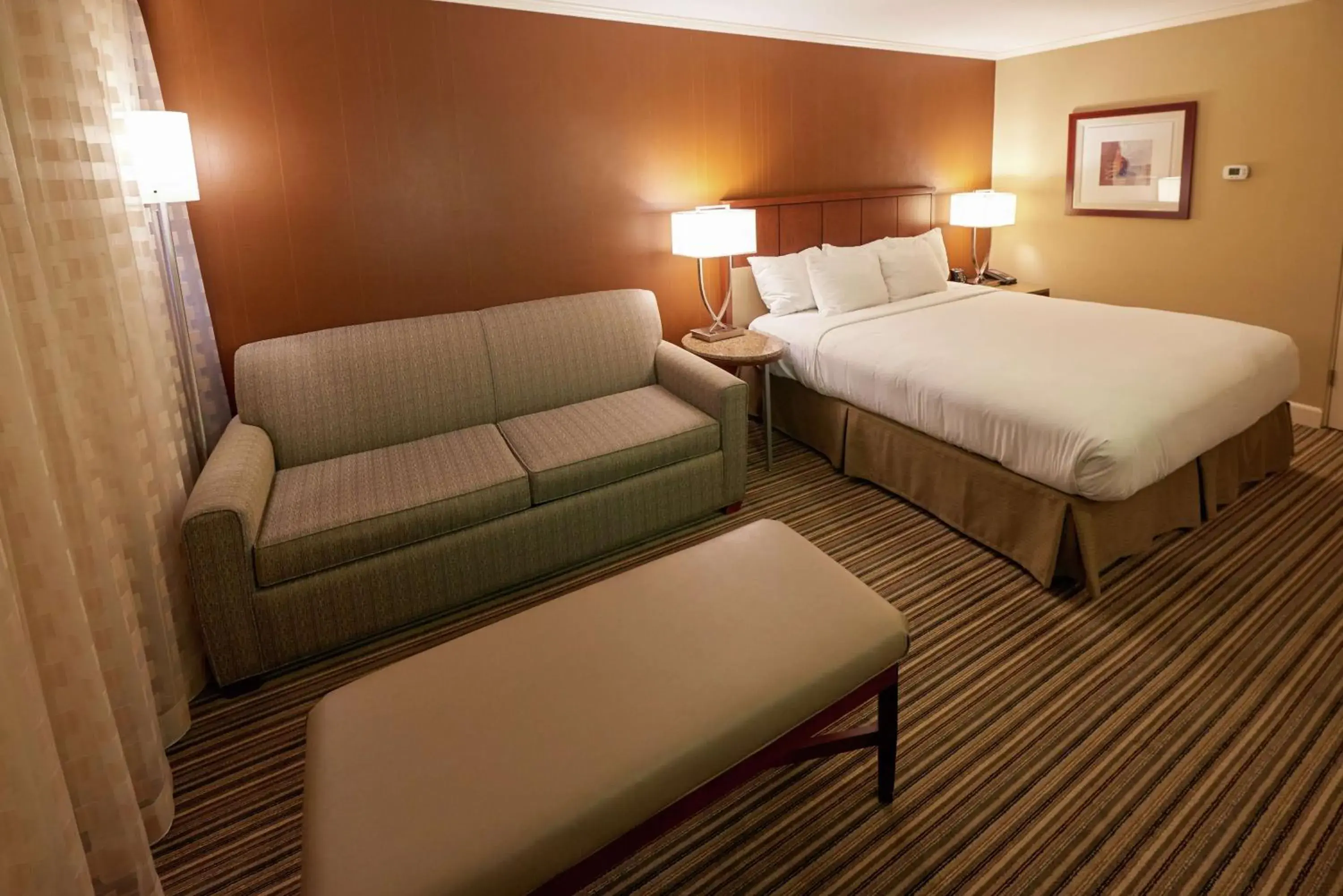 King Room in DoubleTree by Hilton Akron Fairlawn King Room in DoubleTree by Hilton Akron Fairlawn