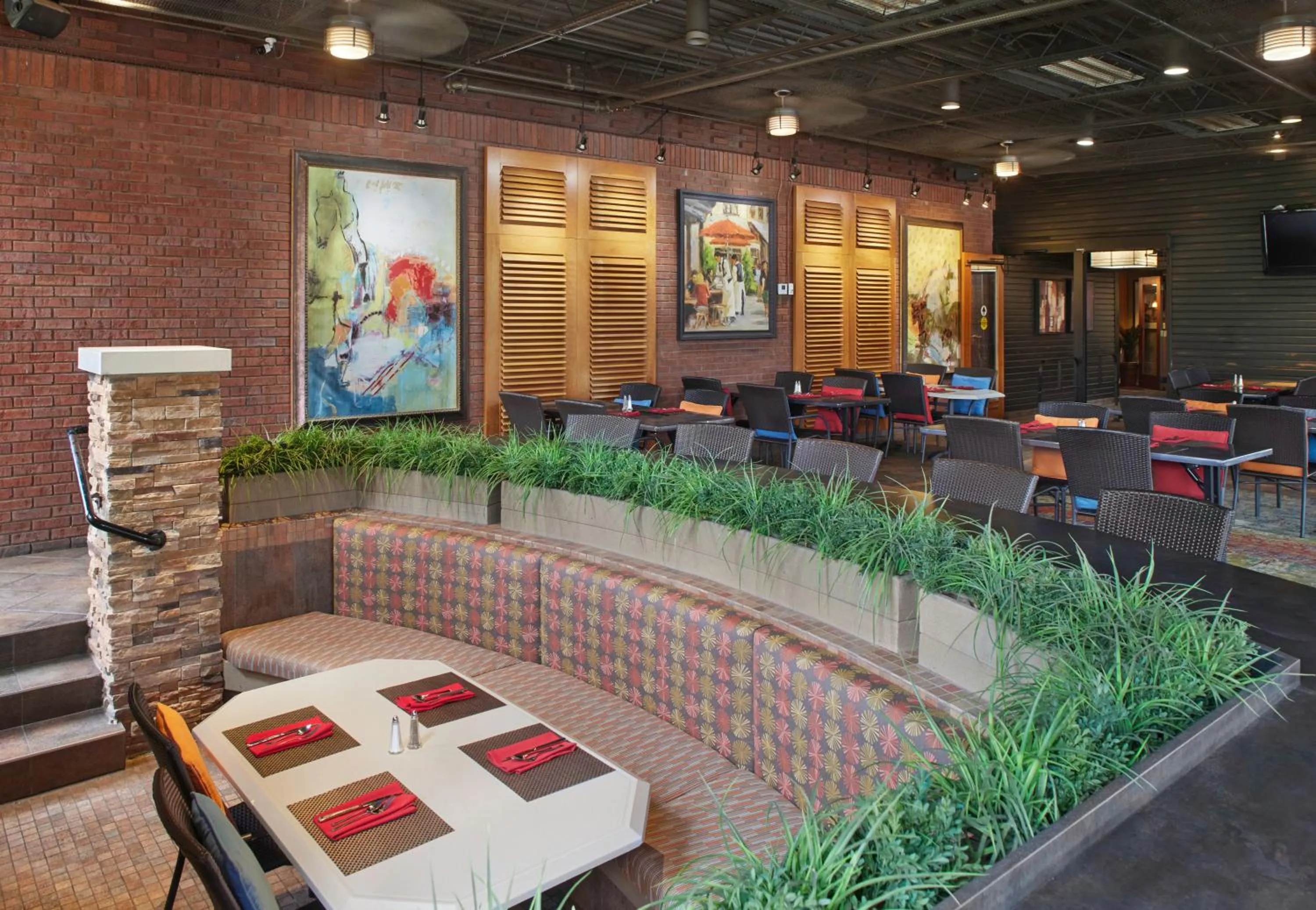 Dining area in DoubleTree by Hilton Akron Fairlawn