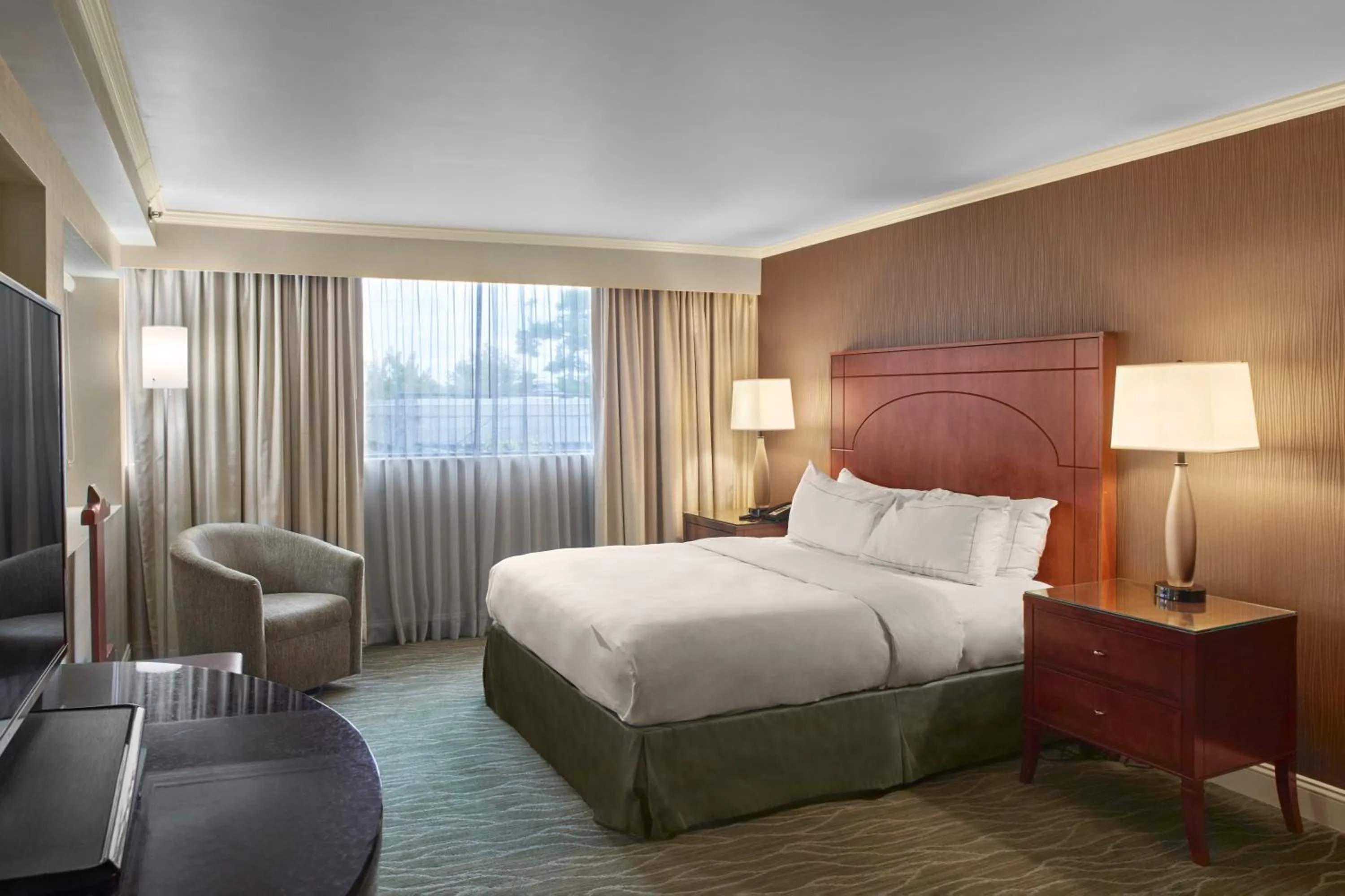 Bed in DoubleTree by Hilton Akron Fairlawn