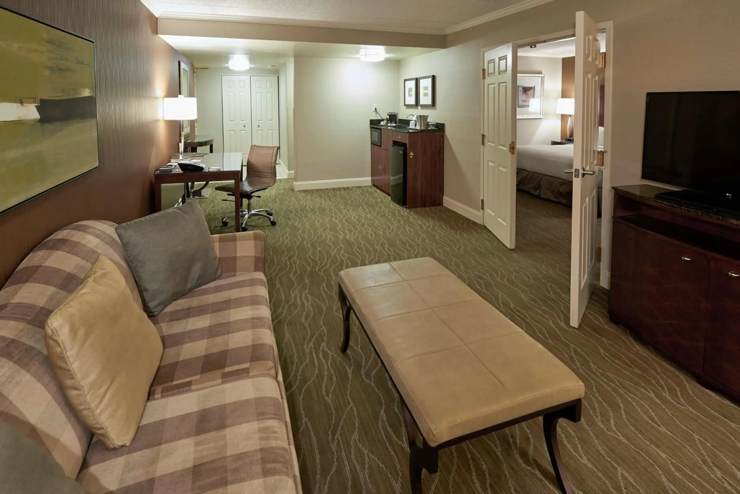 One-Bedroom Suite with Two Queen Beds in DoubleTree by Hilton Akron Fairlawn One-Bedroom Suite with Two Queen Beds in DoubleTree by Hilton Akron Fairlawn