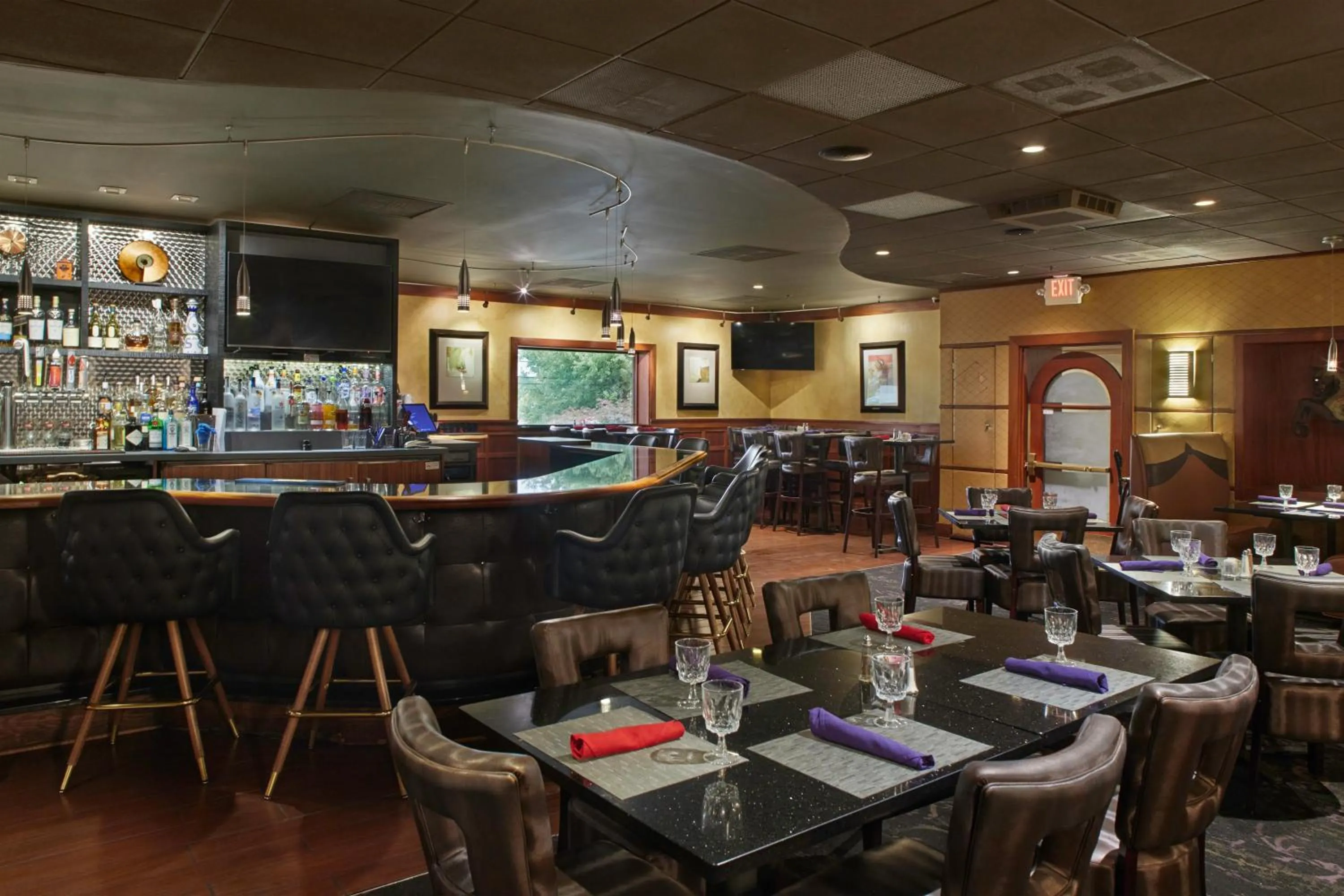 Lounge or bar in DoubleTree by Hilton Akron Fairlawn