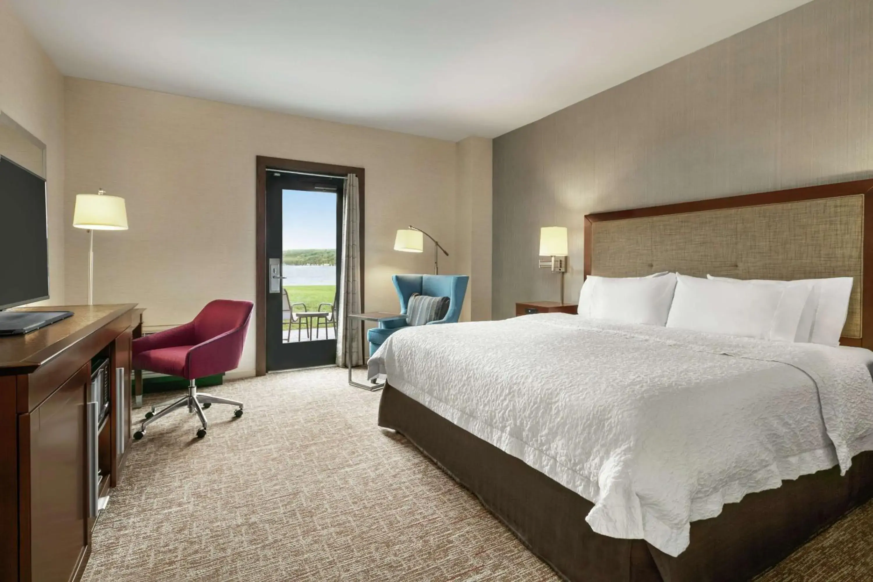 Bedroom, Bed in Hampton Inn Penn Yan, NY Bedroom, Bed in Hampton Inn Penn Yan, NY