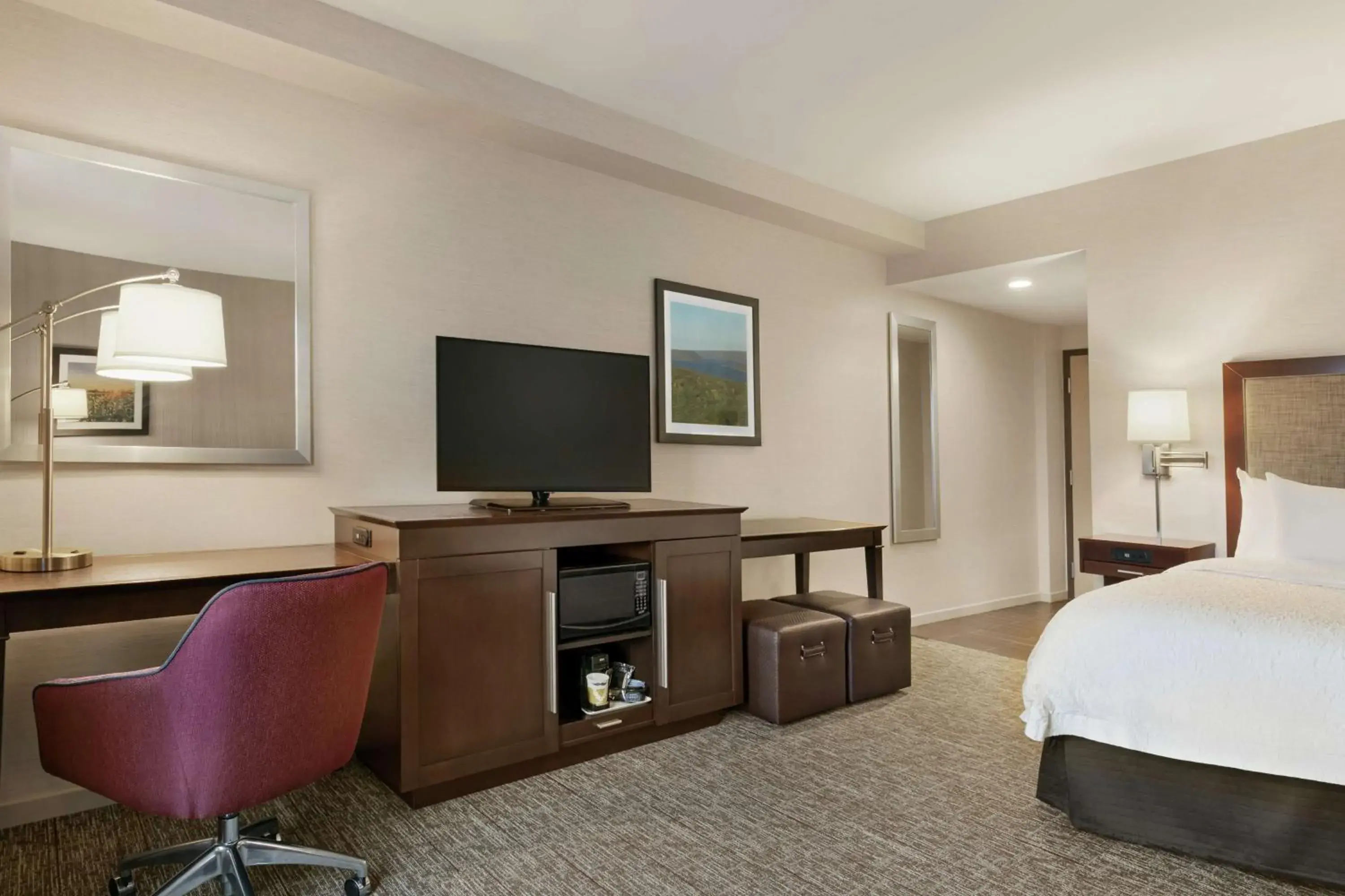 King Room with Sofa Bed - Non-Smoking in Hampton Inn Penn Yan, NY King Room with Sofa Bed - Non-Smoking in Hampton Inn Penn Yan, NY