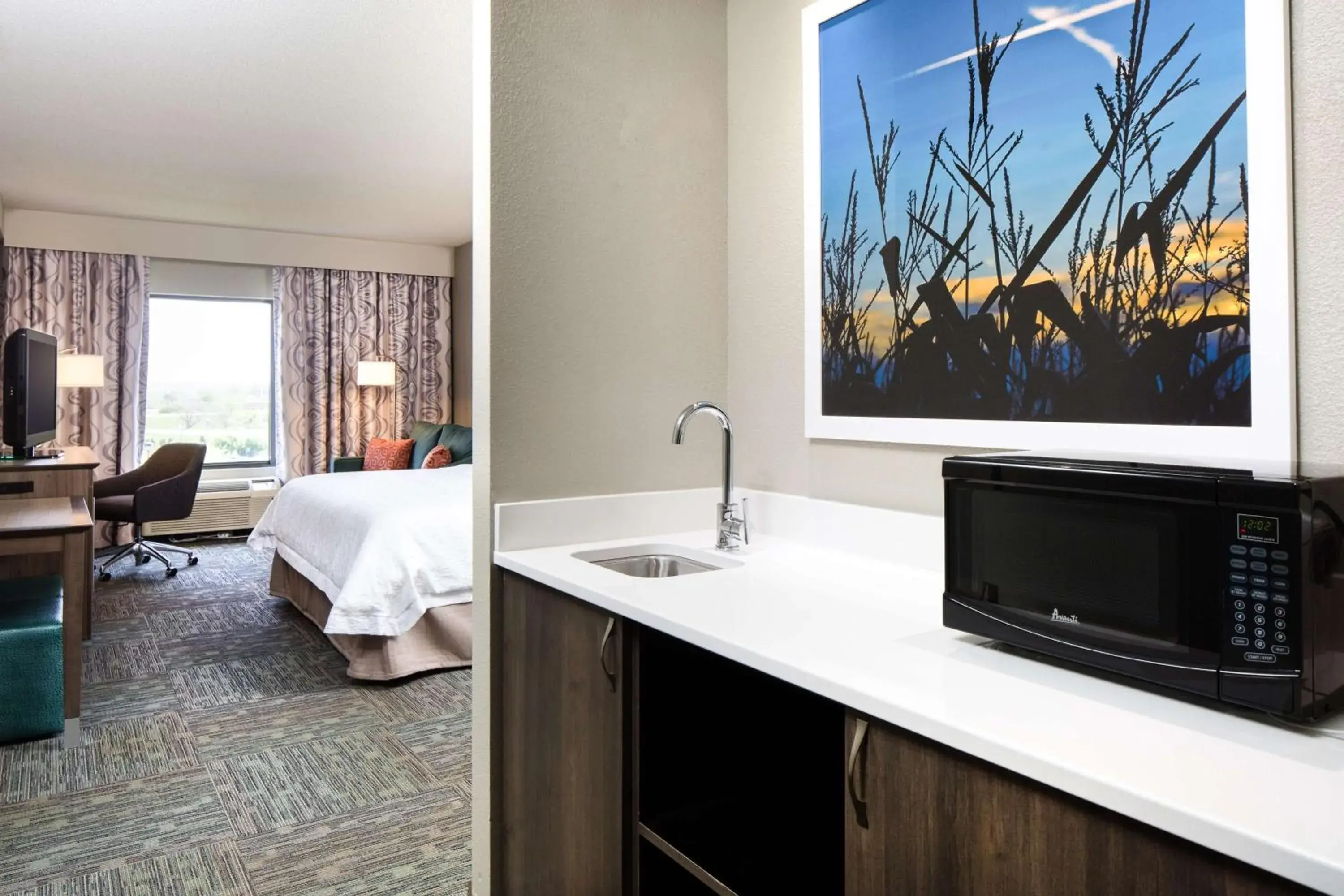 Photo of the whole room, Bed in Hampton Inn Council Bluffs Photo of the whole room, Bed in Hampton Inn Council Bluffs