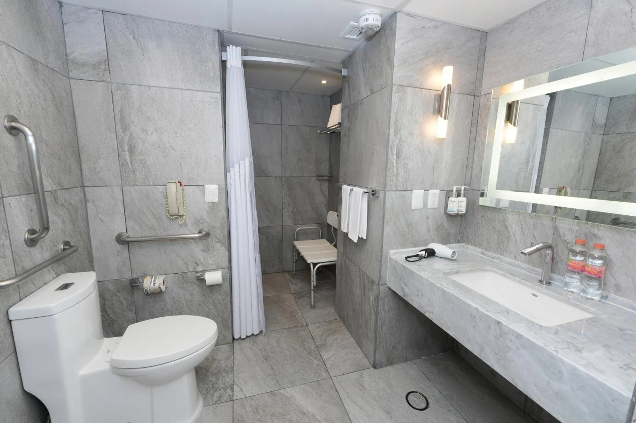 Photo of the whole room in Holiday Inn Queretaro Centro Historico by IHG