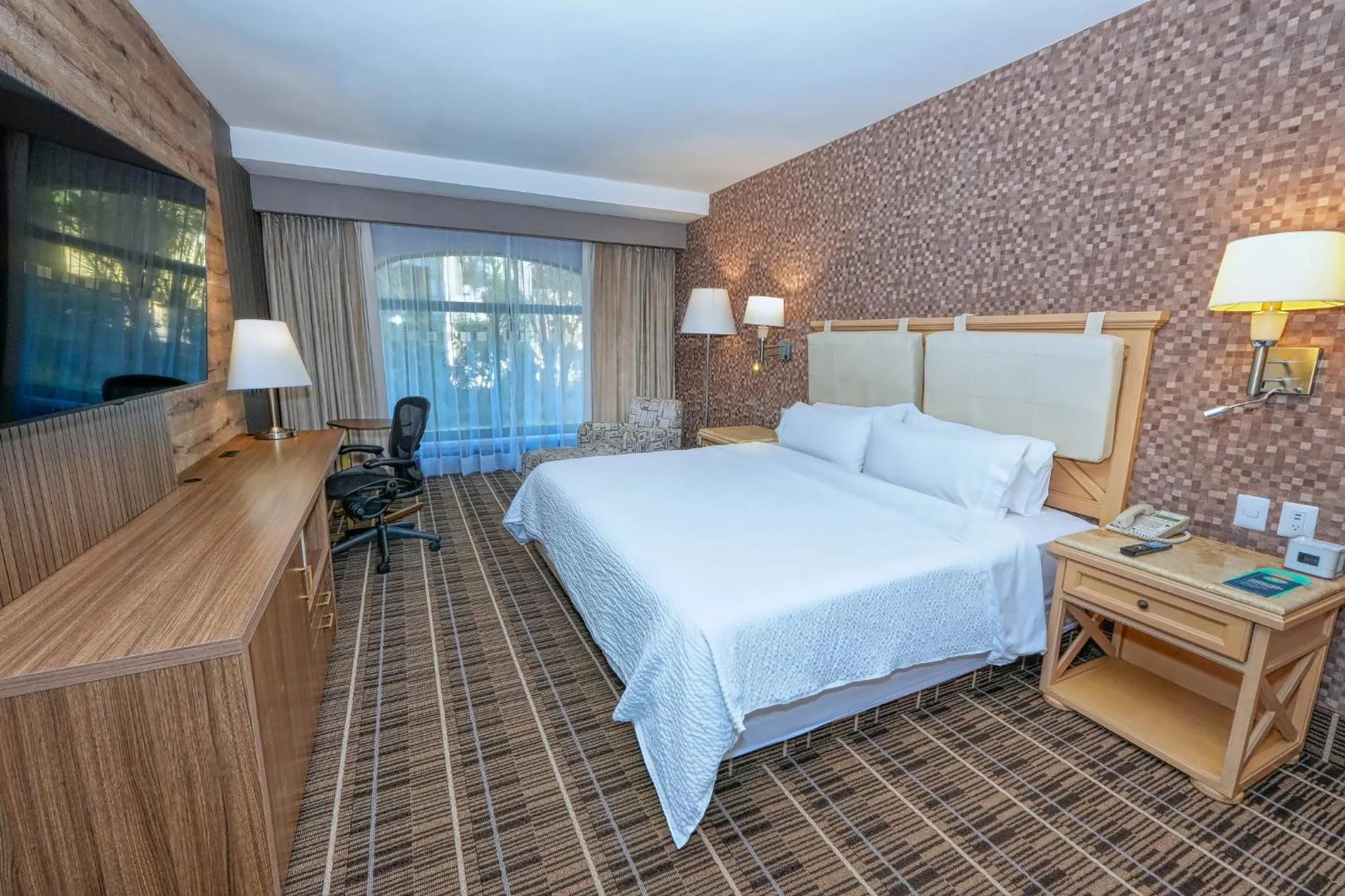 Photo of the whole room, Bed in Holiday Inn Queretaro Centro Historico by IHG