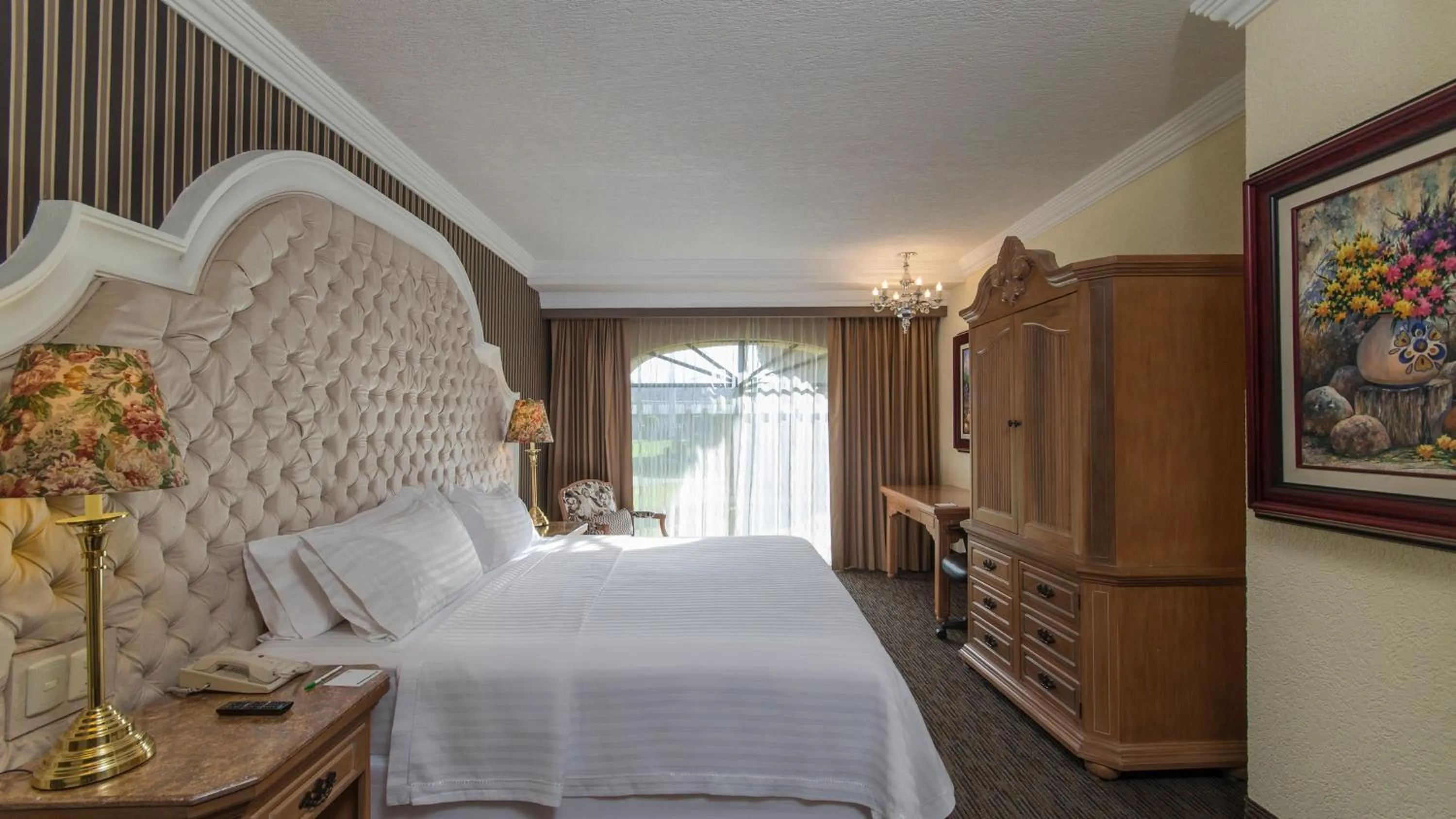 Photo of the whole room, Bed in Holiday Inn Queretaro Centro Historico by IHG