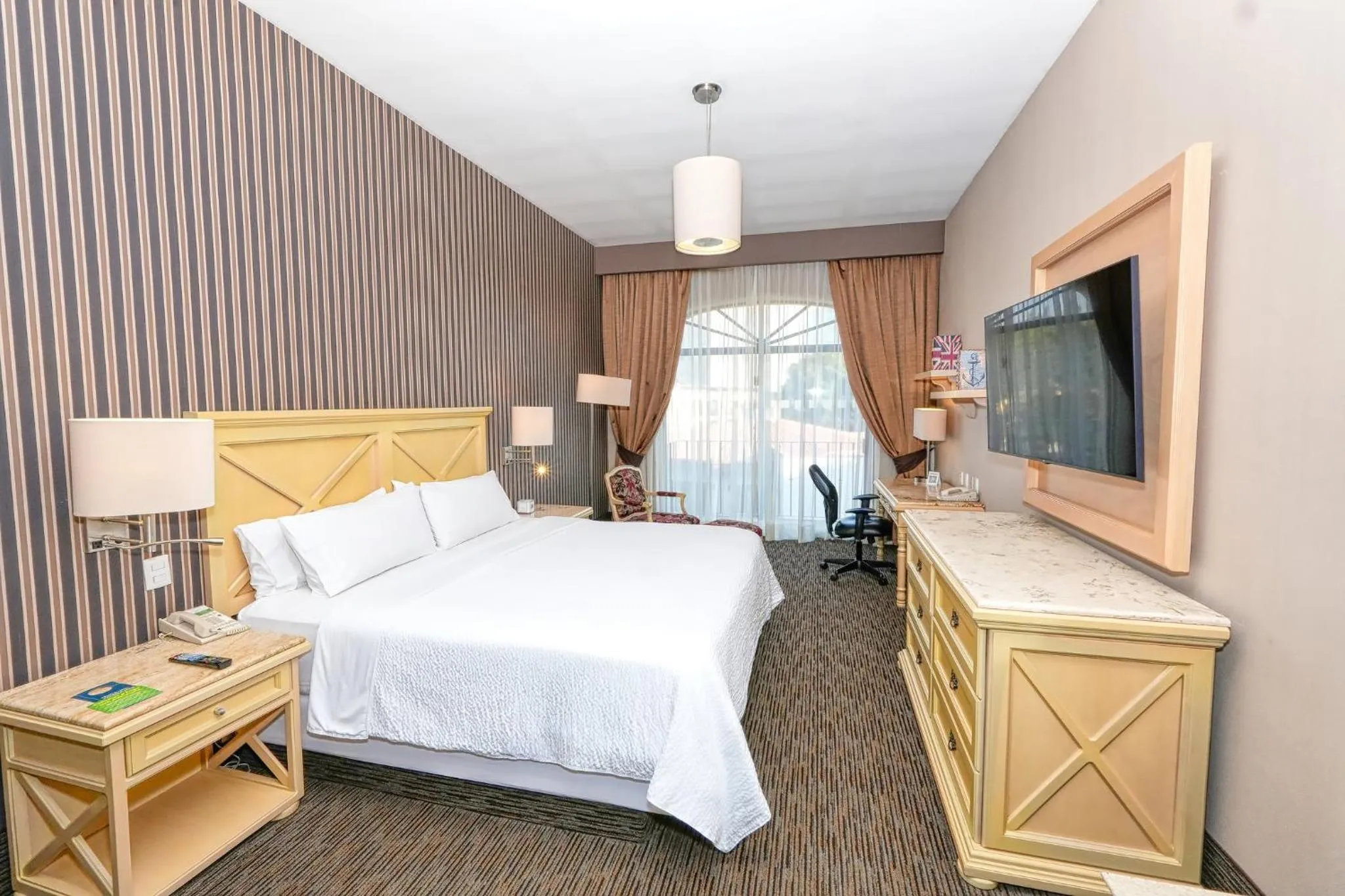 Photo of the whole room, Bed in Holiday Inn Queretaro Centro Historico by IHG