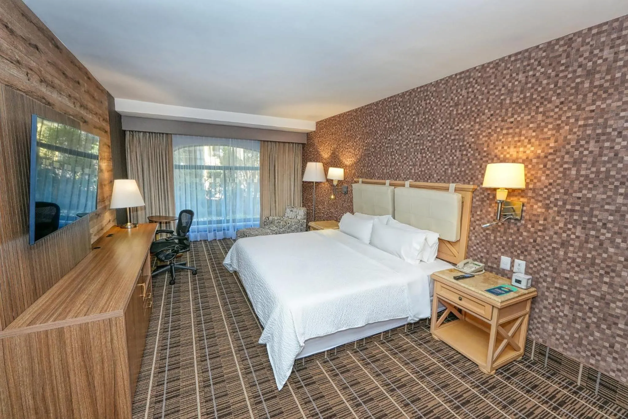 Photo of the whole room, Bed in Holiday Inn Queretaro Centro Historico by IHG