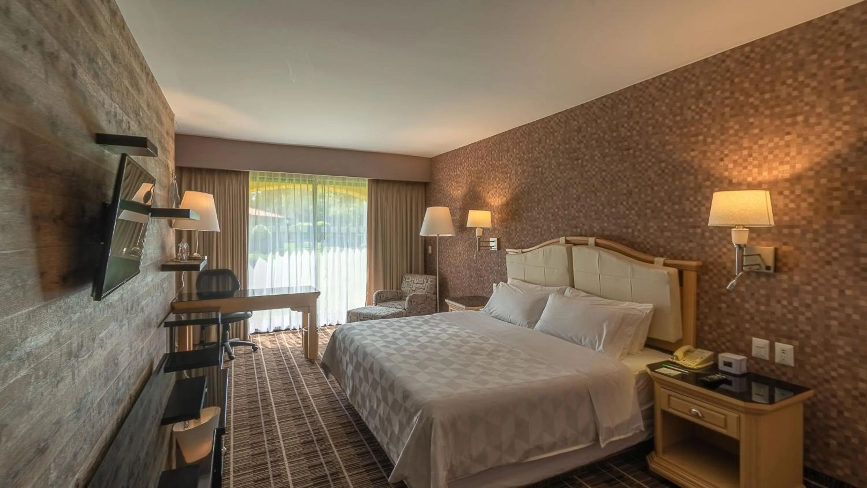 Photo of the whole room, Bed in Holiday Inn Queretaro Centro Historico by IHG