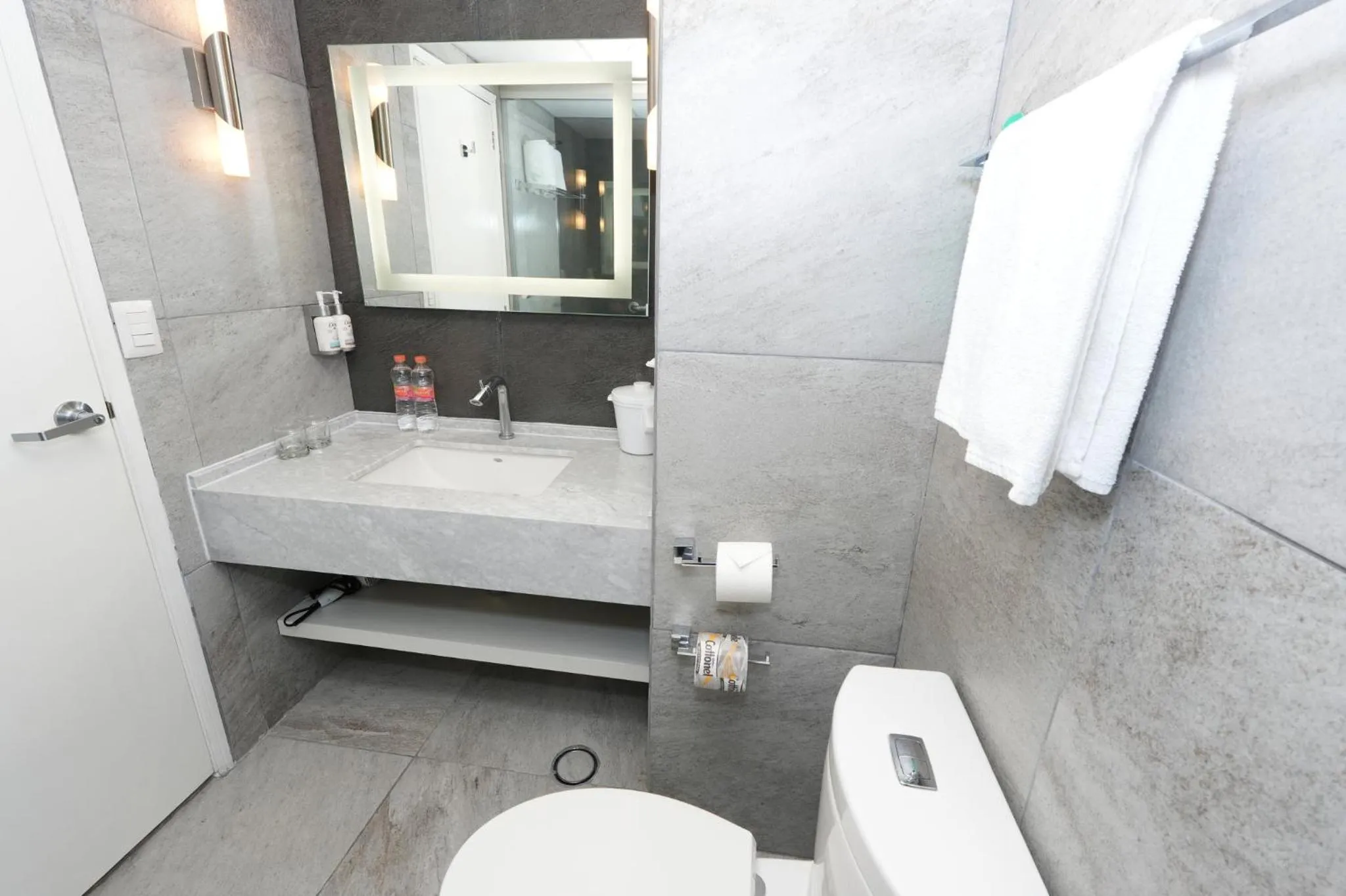 Photo of the whole room in Holiday Inn Queretaro Centro Historico by IHG